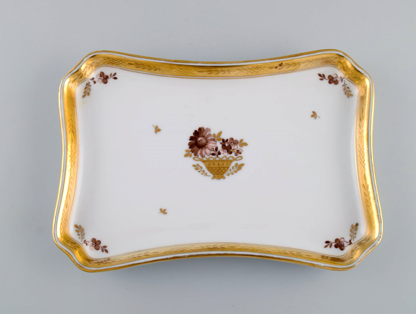 Three Royal Copenhagen Golden Basket dishes in porcelain with flowers and gold decoration. Early - 3
