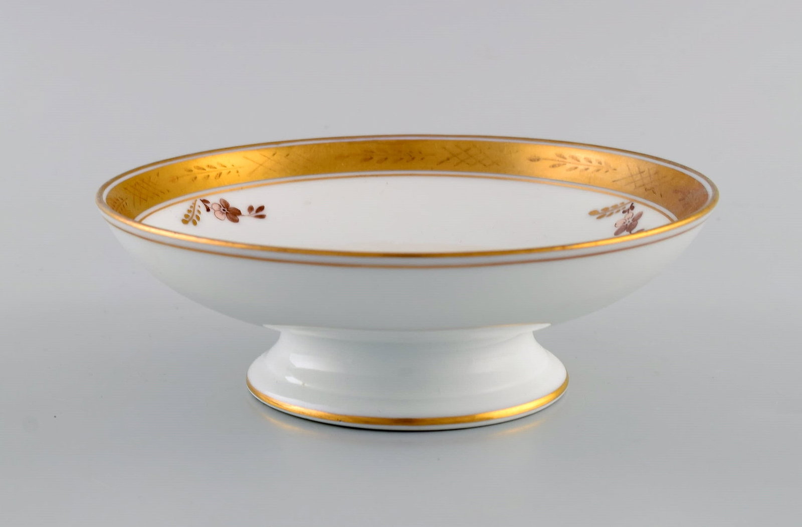 Three Royal Copenhagen Golden Basket dishes in porcelain with flowers and gold decoration. Early - 5