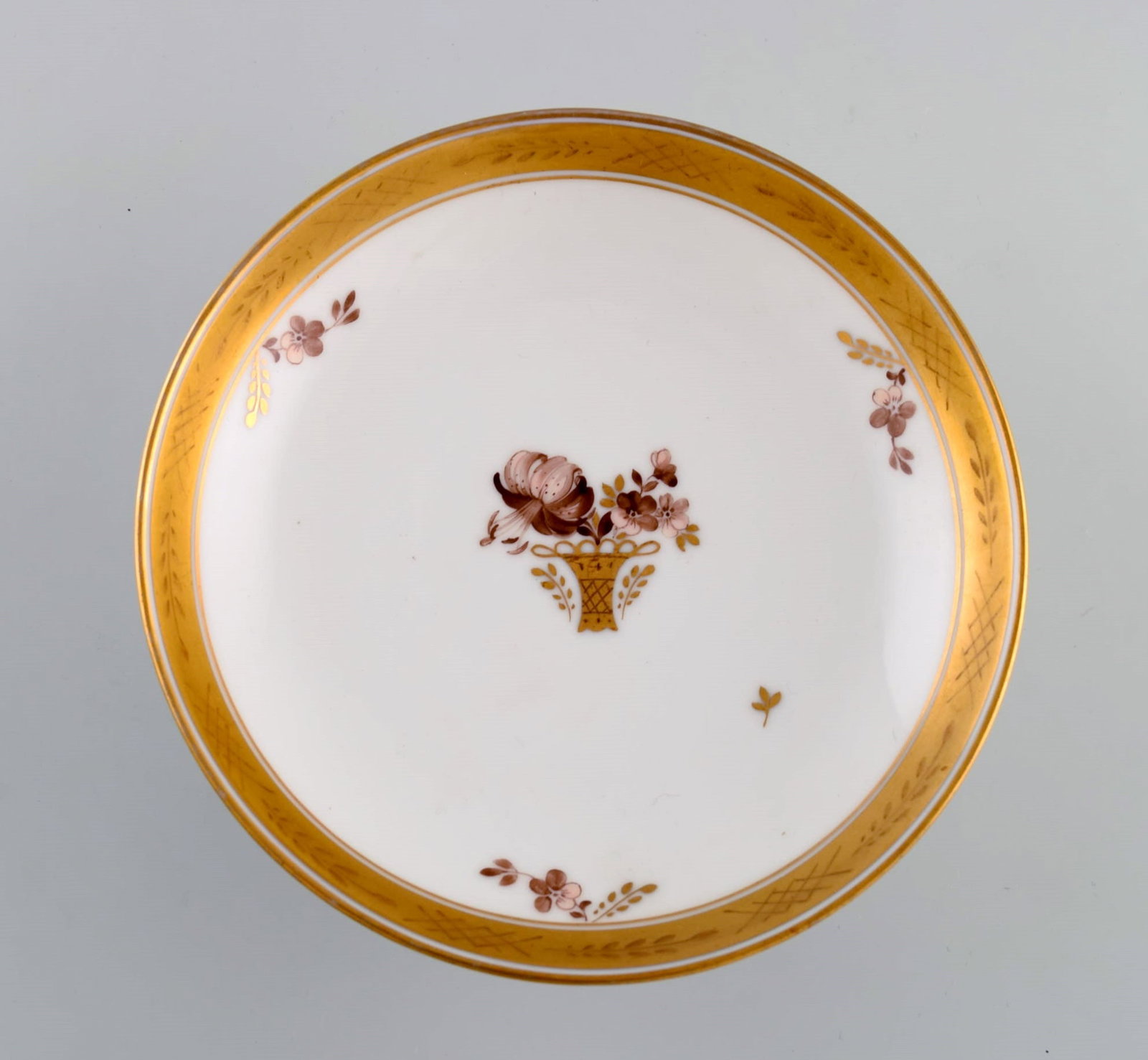 Three Royal Copenhagen Golden Basket dishes in porcelain with flowers and gold decoration. Early - 6