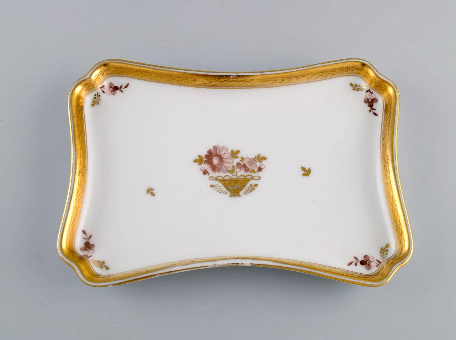 Three Royal Copenhagen Golden Basket dishes in porcelain with flowers and gold decoration. Early - 5