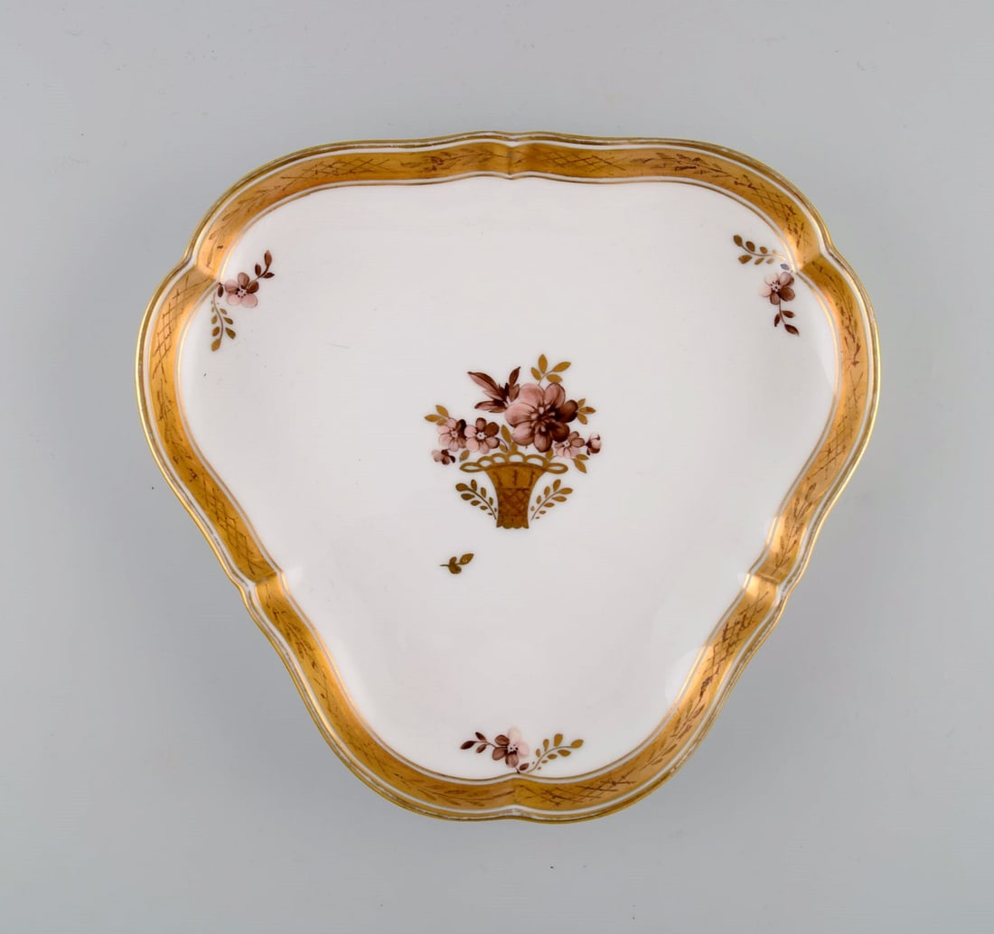 Three Royal Copenhagen Golden Basket dishes in porcelain with flowers and gold decoration. Early - 3