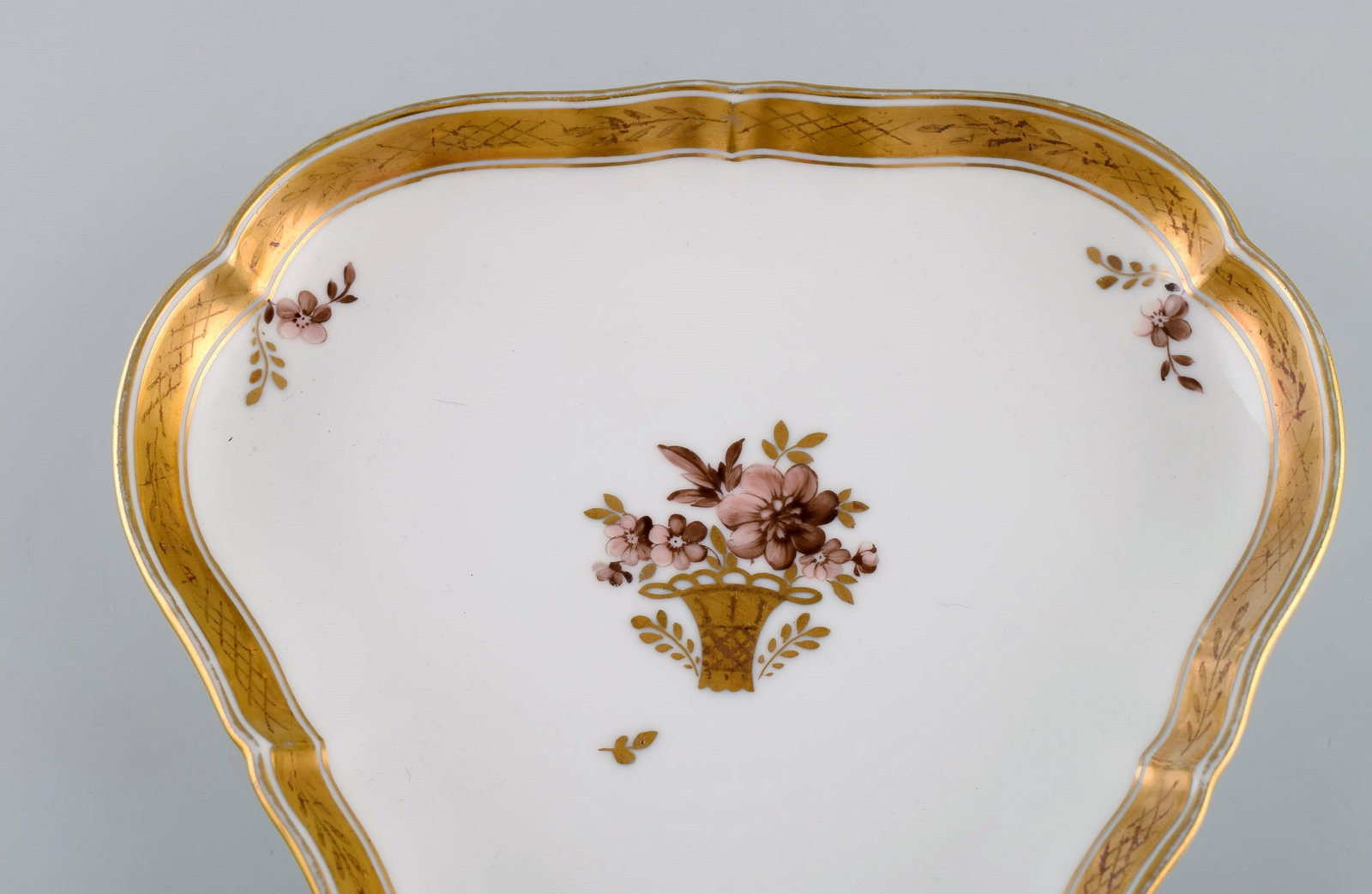 Three Royal Copenhagen Golden Basket dishes in porcelain with flowers and gold decoration. Early - 4