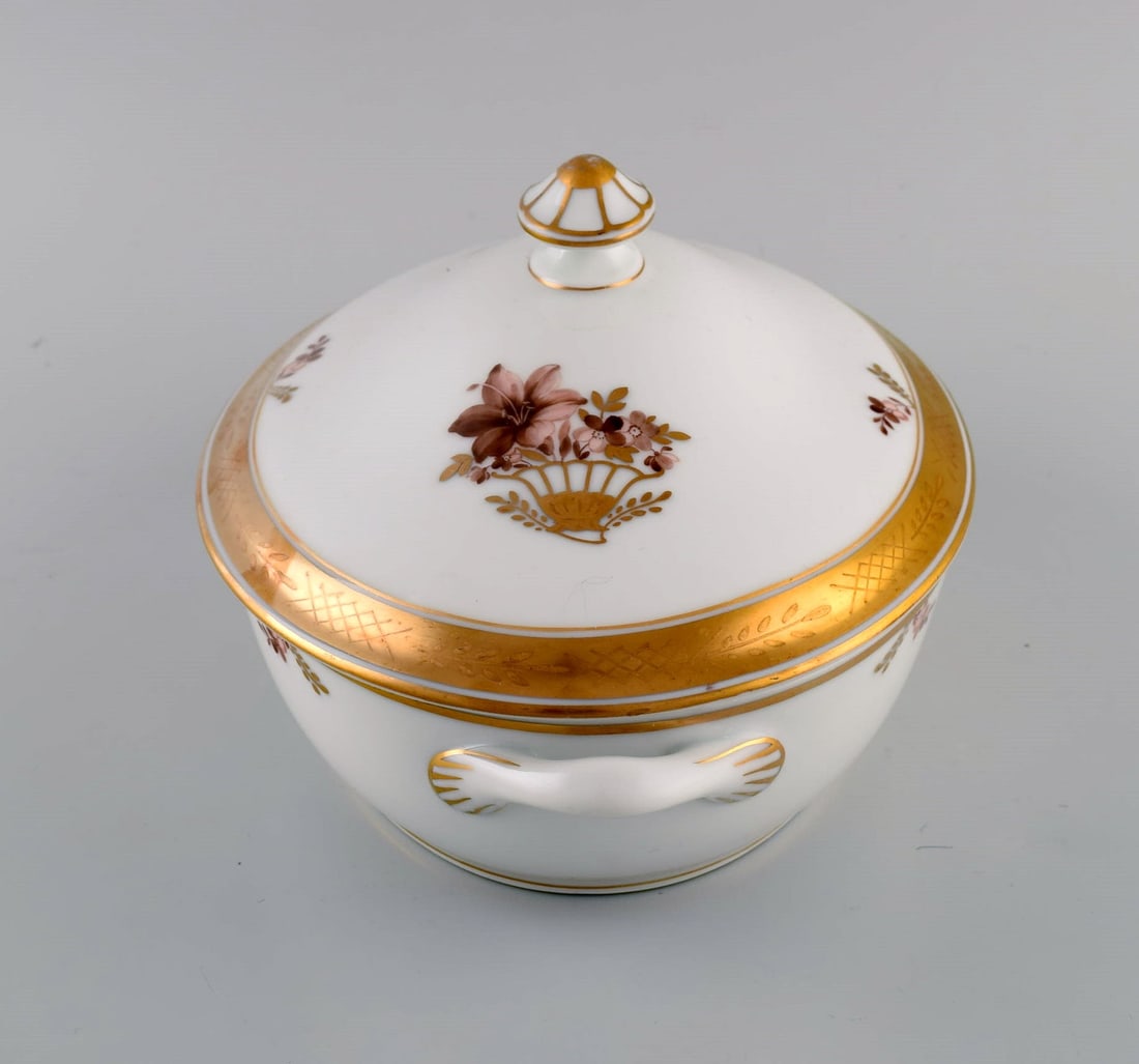 Royal Copenhagen Golden Basket lidded tureen in porcelain with flowers and gold decoration. Model - 5