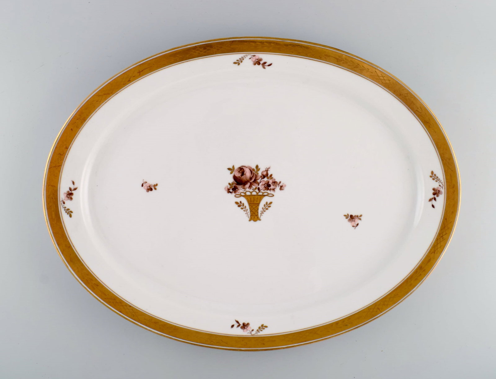 Large oval Royal Copenhagen Golden Basket serving dish in porcelain with flowers and gold (1 of 5)