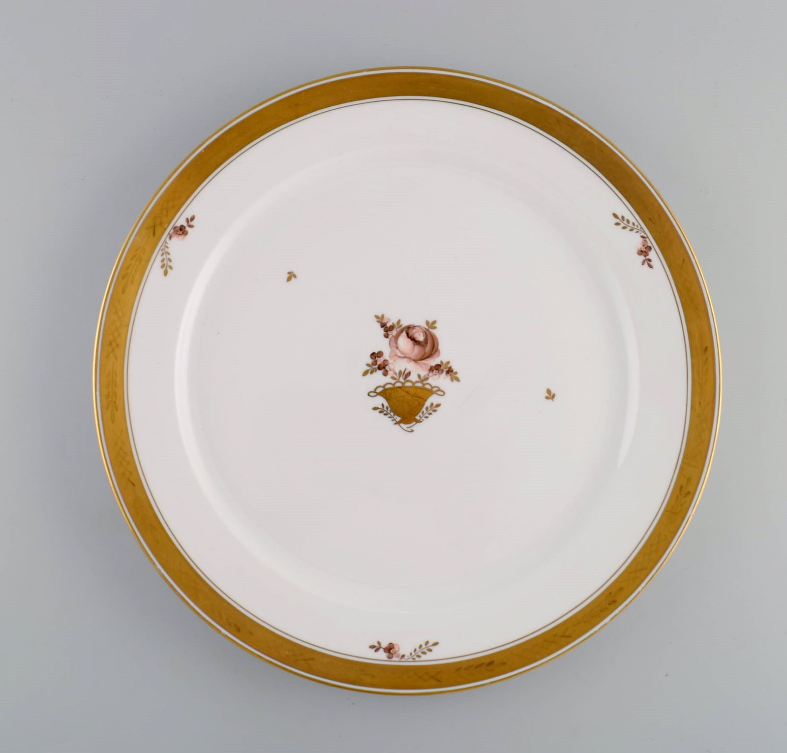 Two round Royal Copenhagen Golden Basket serving dishes in porcelain with flowers and gold - 3
