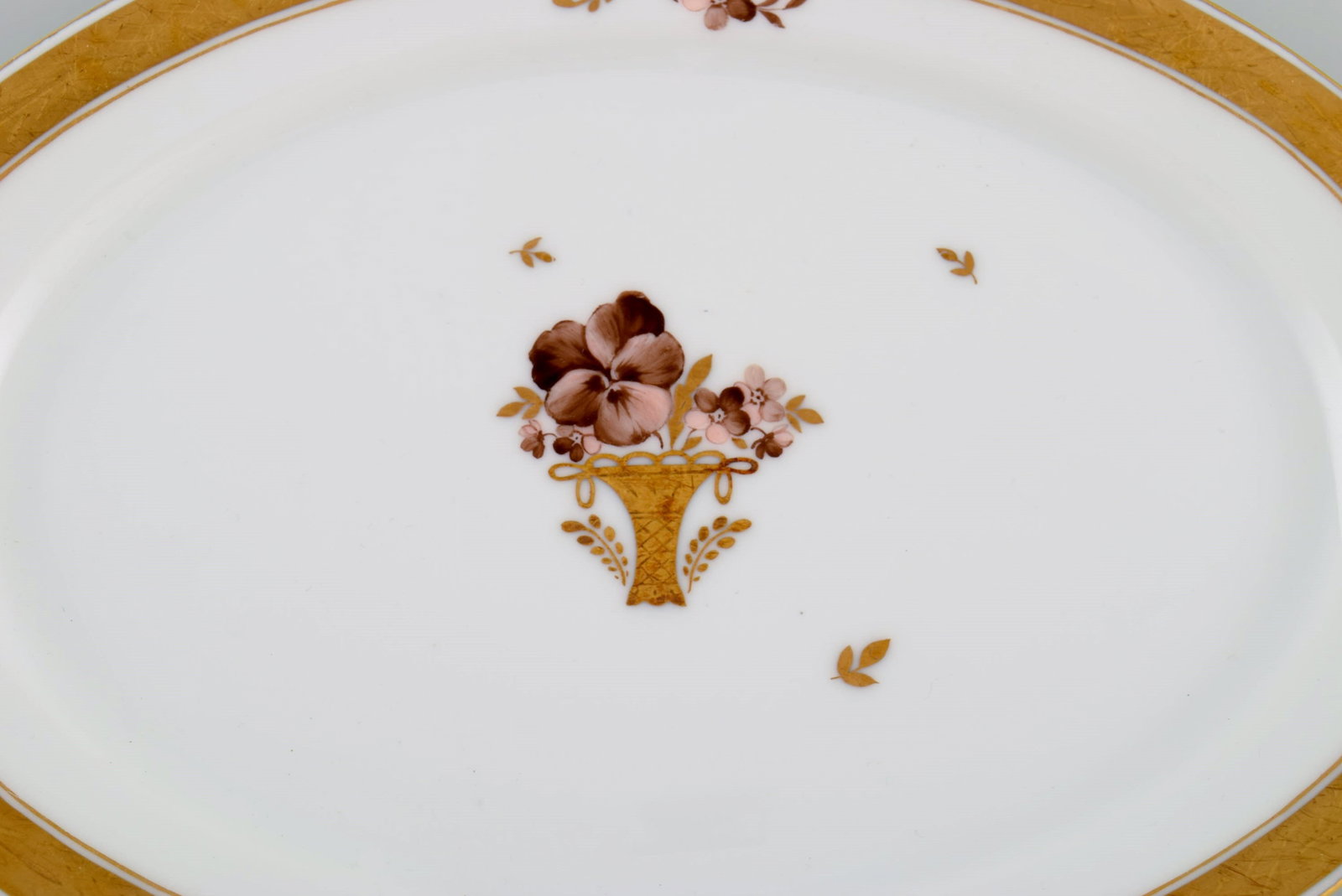 Oval Royal Copenhagen Golden Basket serving dish in porcelain with flowers and gold decoration. - 3