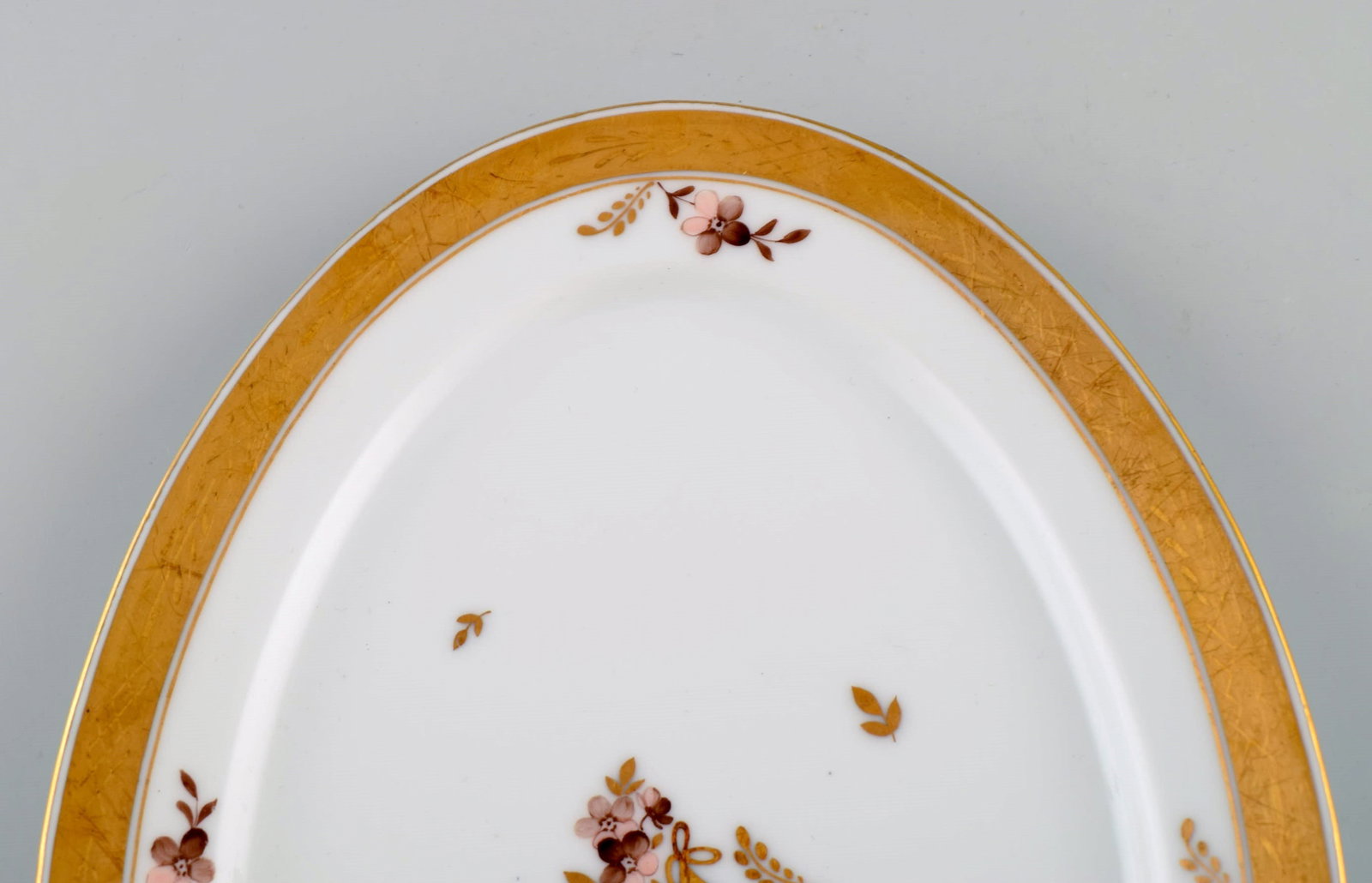Oval Royal Copenhagen Golden Basket serving dish in porcelain with flowers and gold decoration. - 4