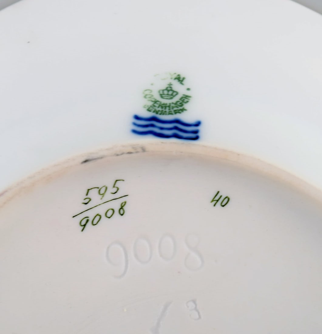 Oval Royal Copenhagen Golden Basket serving dish in porcelain with flowers and gold decoration. - 5