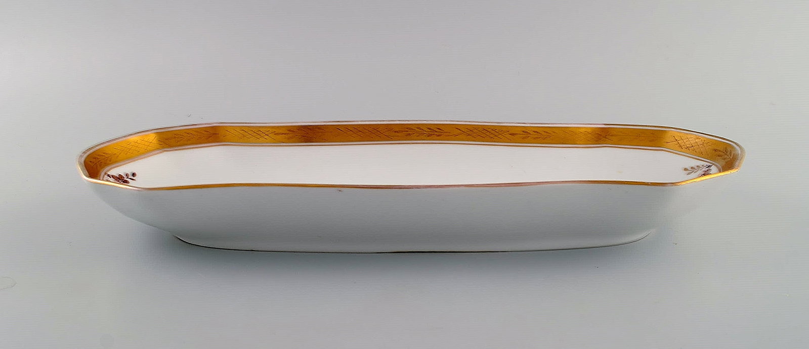 Oblong Royal Copenhagen Golden Basket serving dish in porcelain with flowers and gold decoration. - 5