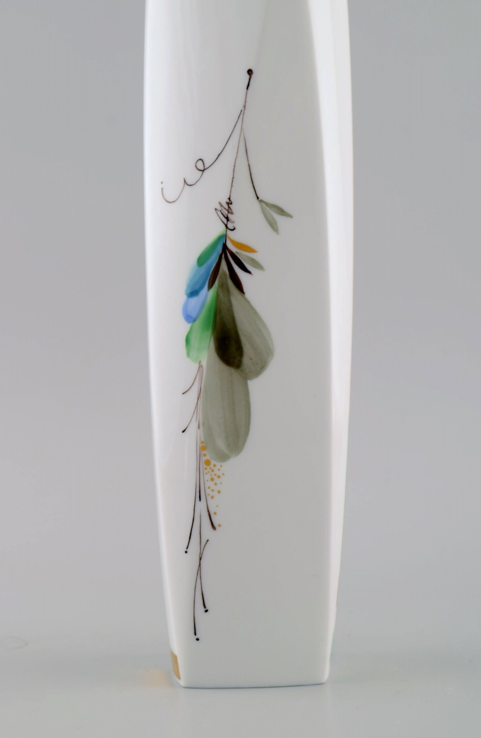 Modernist Cosmopolitan Meissen vase in hand-painted porcelain. 1970s / 80s. - 4