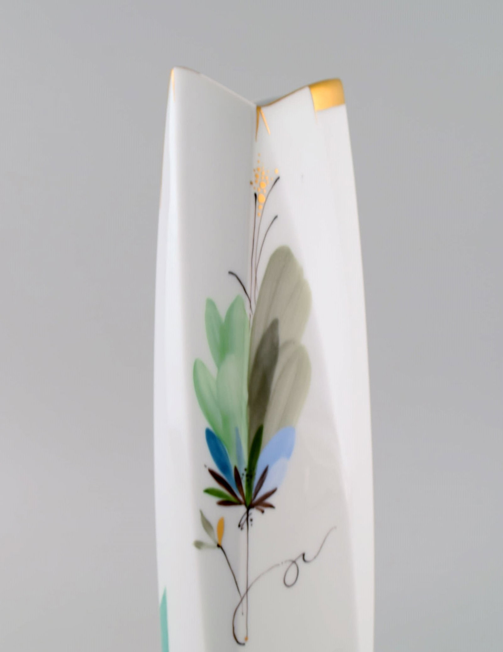 Modernist Cosmopolitan Meissen vase in hand-painted porcelain. 1970s / 80s. - 7