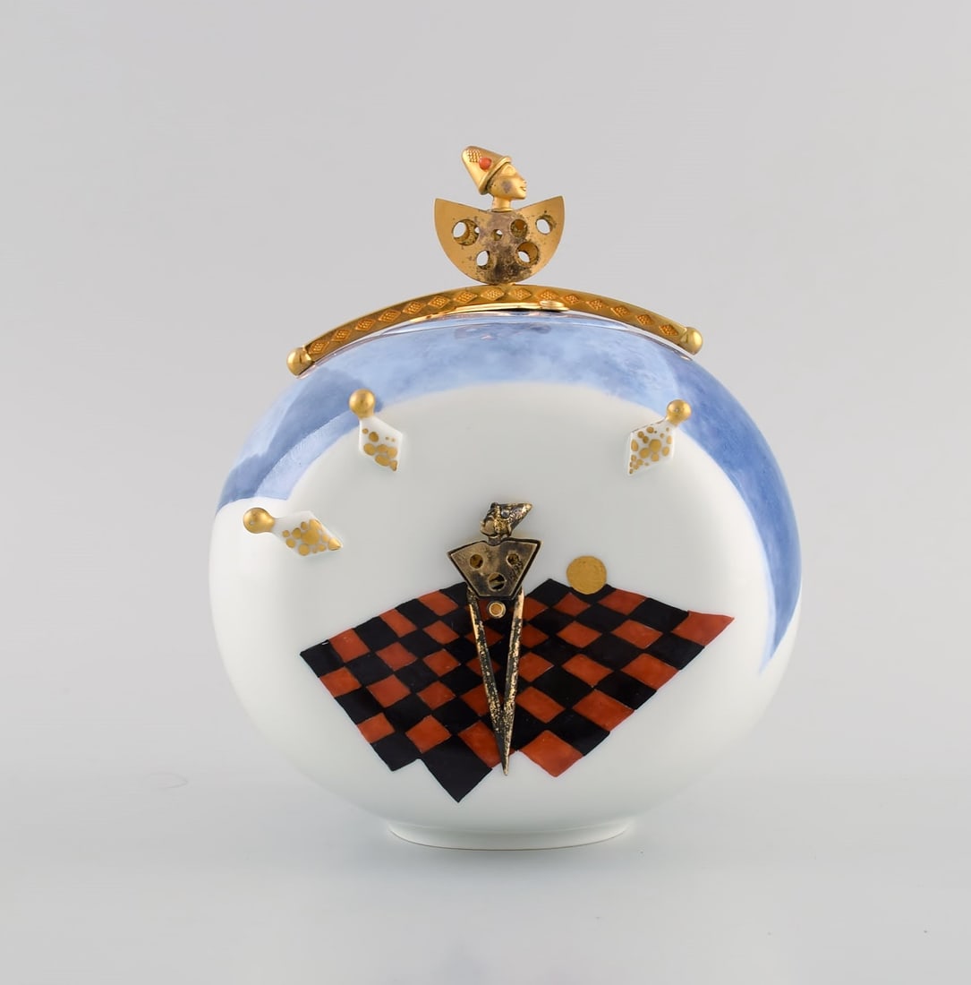Silvia Klode (b. 1956) and Alfred Weber for Meissen. Surrealistic "Le jeune Harlekin" lidded vase in: Title: Silvia Klode (b. 1956) and Alfred Weber for Meissen. Surrealistic "Le jeune Harlekin" lidded vase in hand-painted porcelain. Lid knob in gilded brass. 1980s. Description: Silvia Klode (b. 1956)