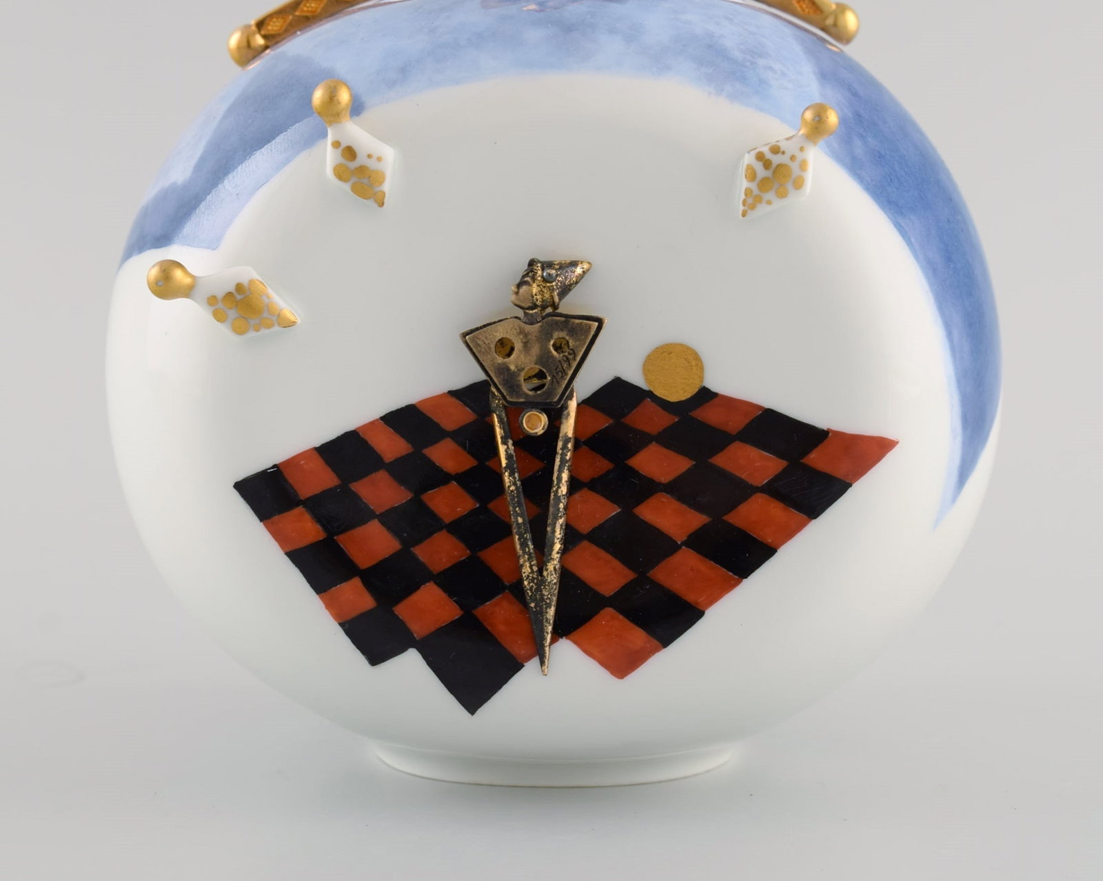 Silvia Klode (b. 1956) and Alfred Weber for Meissen. Surrealistic "Le jeune Harlekin" lidded vase in - 3