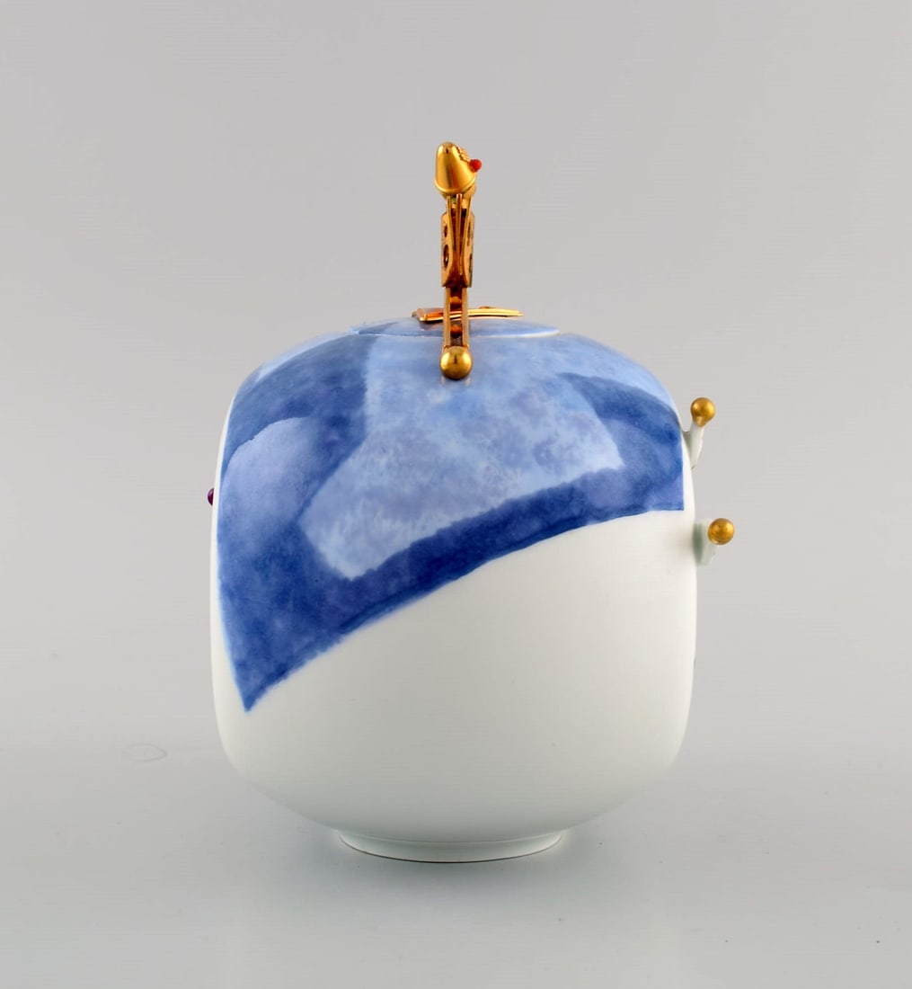 Silvia Klode (b. 1956) and Alfred Weber for Meissen. Surrealistic "Le jeune Harlekin" lidded vase in - 5