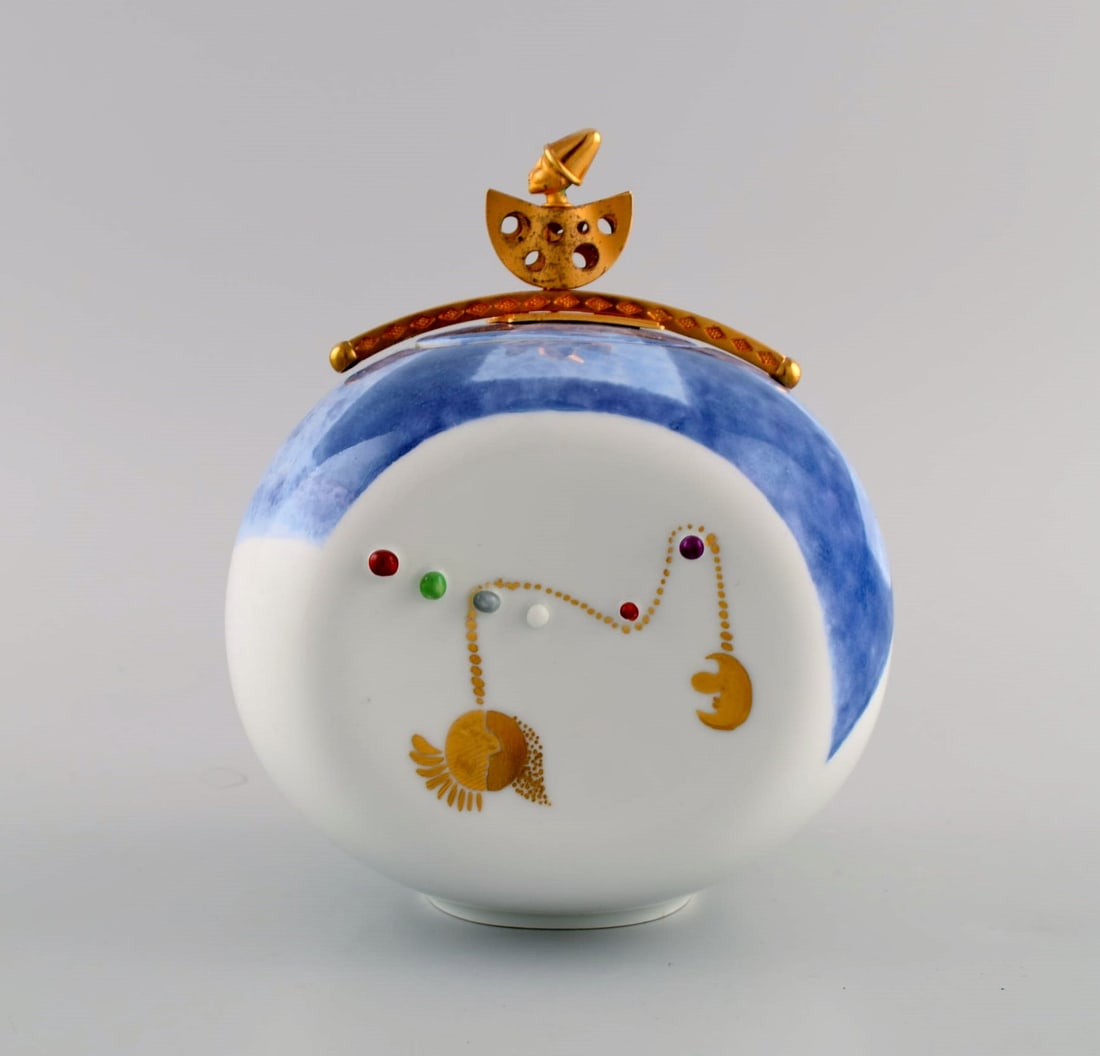 Silvia Klode (b. 1956) and Alfred Weber for Meissen. Surrealistic "Le jeune Harlekin" lidded vase in - 6