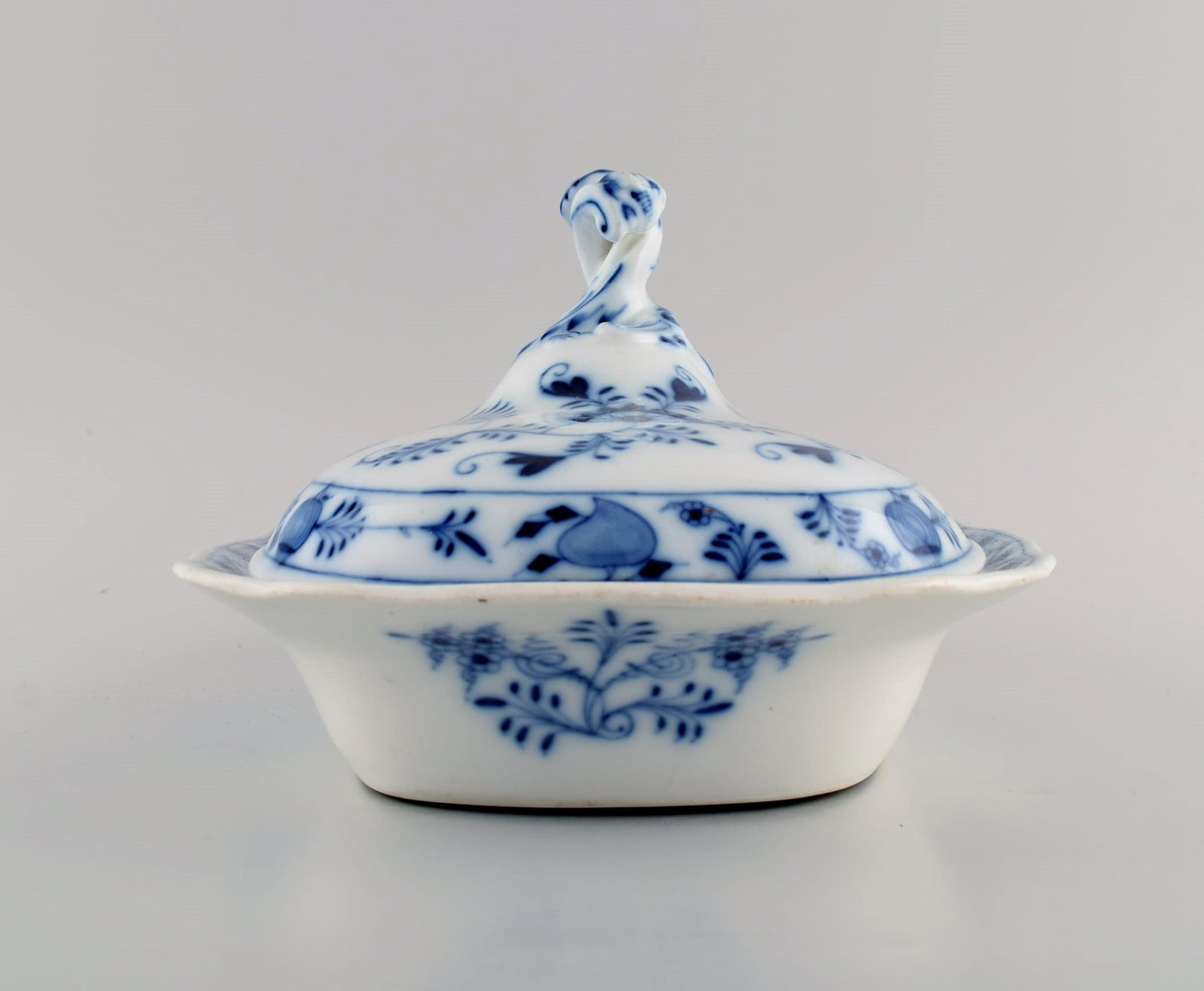 Antique Stadt Meissen Blue Onion lidded tureen in hand-painted porcelain. Early 20th century. - 3