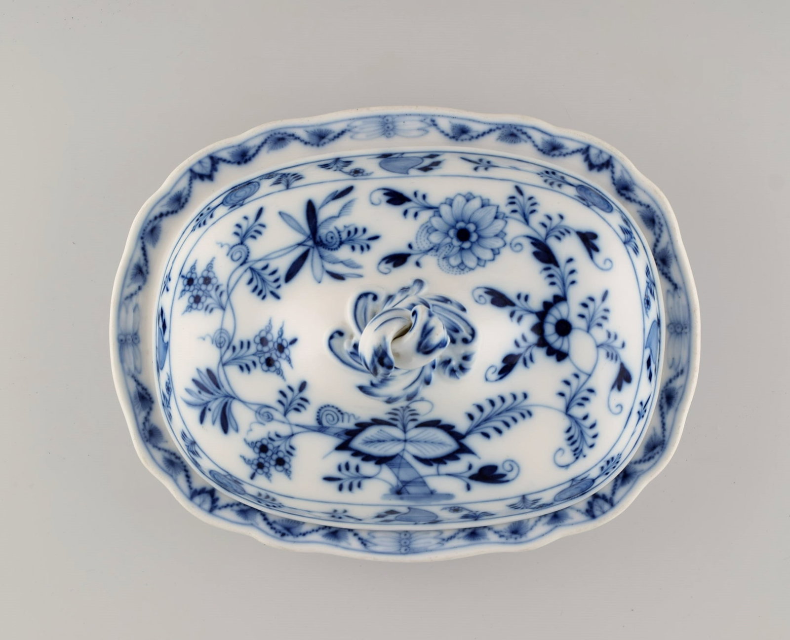 Antique Stadt Meissen Blue Onion lidded tureen in hand-painted porcelain. Early 20th century. - 4