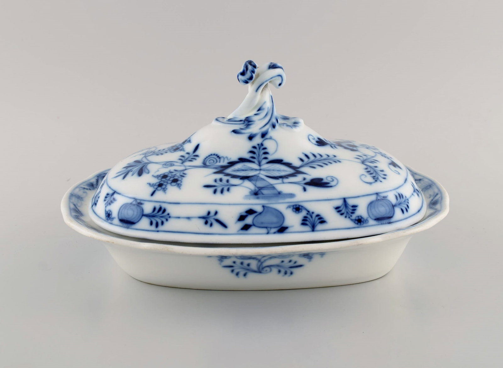 Antique Stadt Meissen Blue Onion lidded tureen in hand-painted porcelain. Early 20th century. - 6