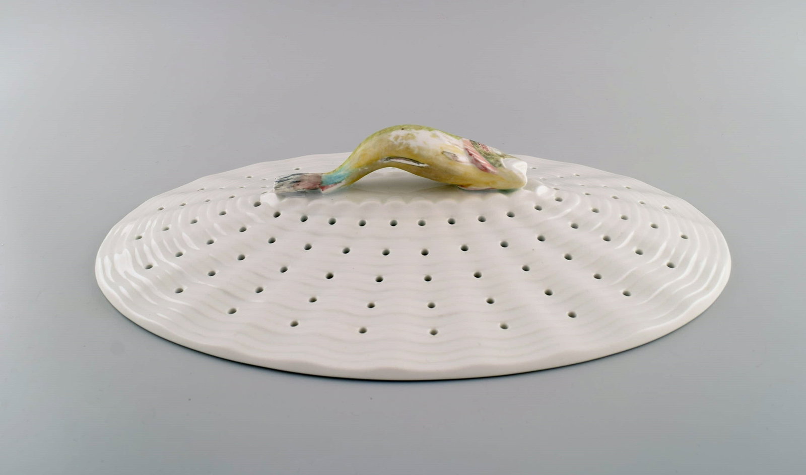 Large Royal Copenhagen fauna danica/flora danica porcelain fish strainer modeled with hand-painted - 3