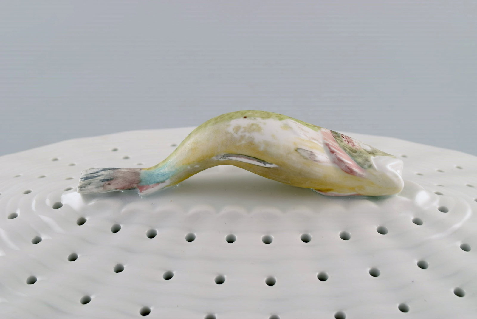 Large Royal Copenhagen fauna danica/flora danica porcelain fish strainer modeled with hand-painted - 6