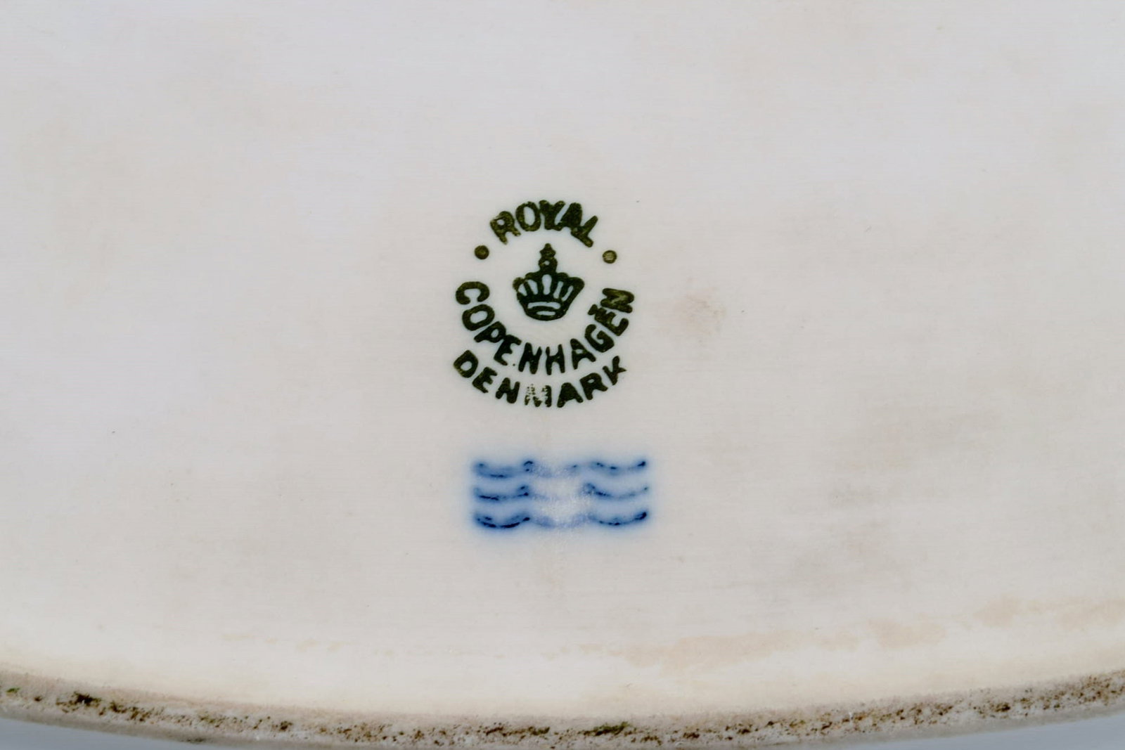 Large Royal Copenhagen Flora Danica serving dish in hand-painted porcelain. Dated 1948. - 7