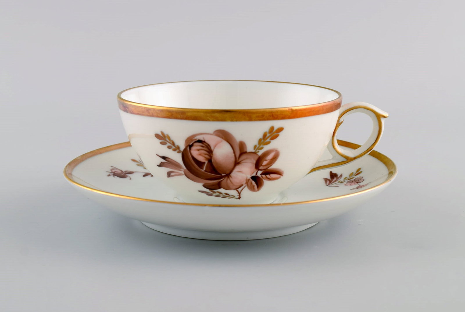 Four Royal Copenhagen Brown Rose teacups with saucers. 1930s. Model number 688/9186. - 3