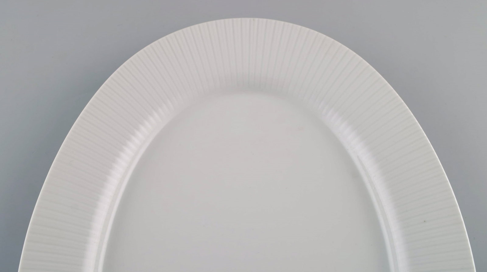 Tapio Wirkkala for Rosenthal. Rare Modulation serving dish in fluted porcelain. Classic and timeless - 4