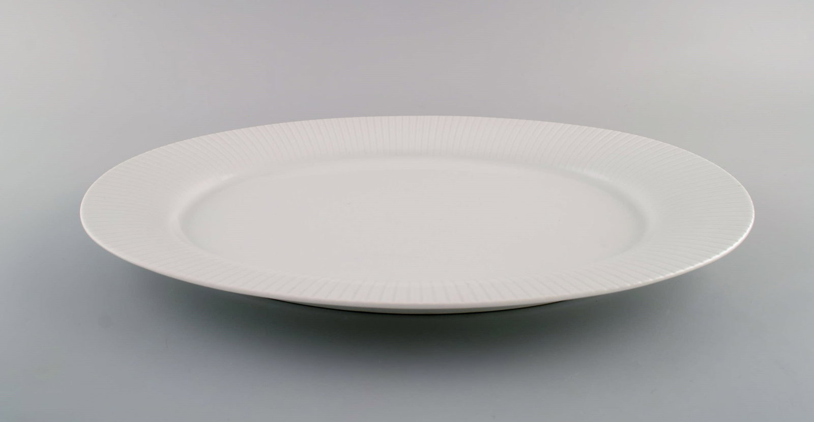 Tapio Wirkkala for Rosenthal. Rare Modulation serving dish in fluted porcelain. Classic and timeless - 5
