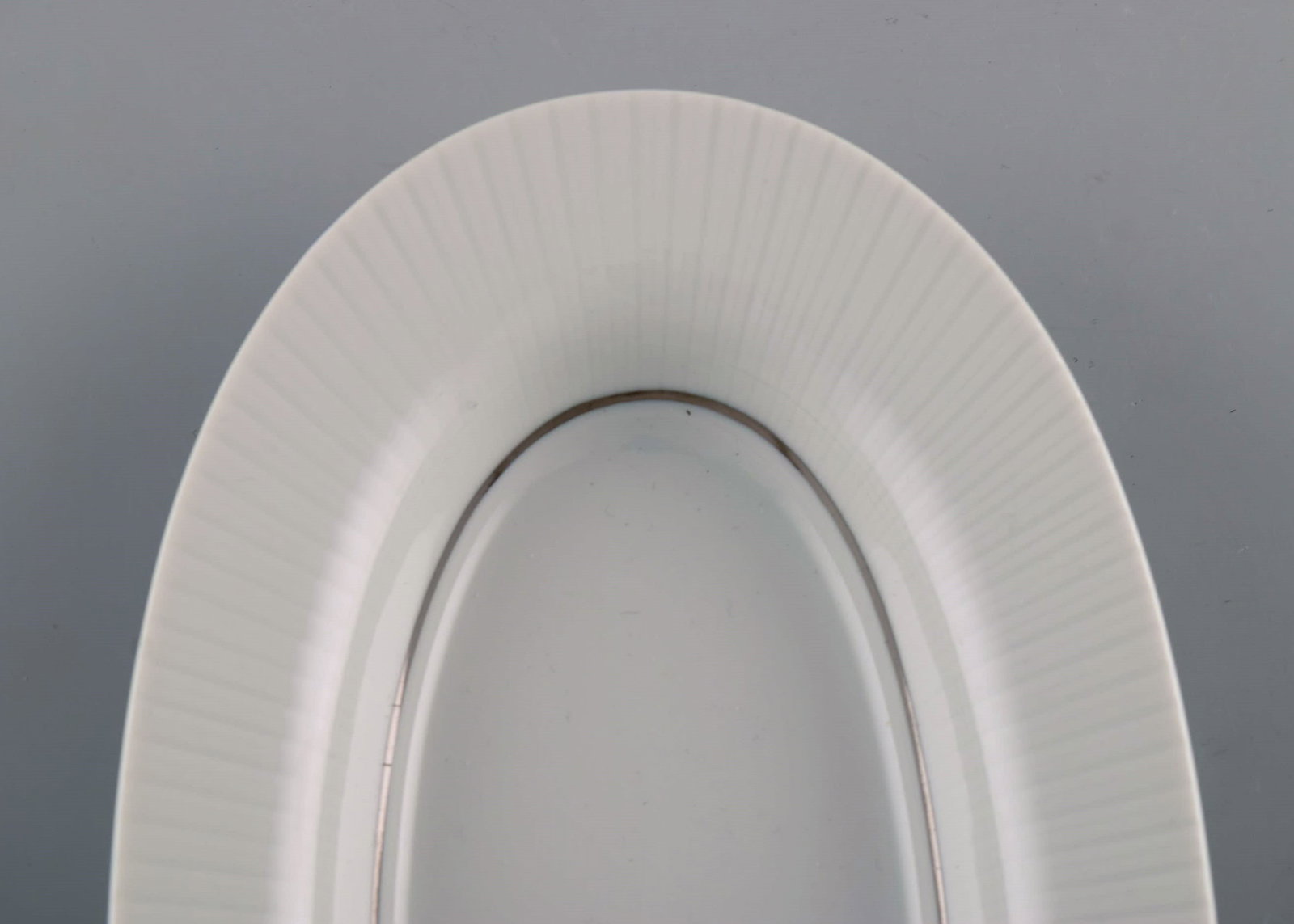 Tapio Wirkkala for Rosenthal. Rare Modulation salt shaker and dish / bowl in fluted porcelain. - 4