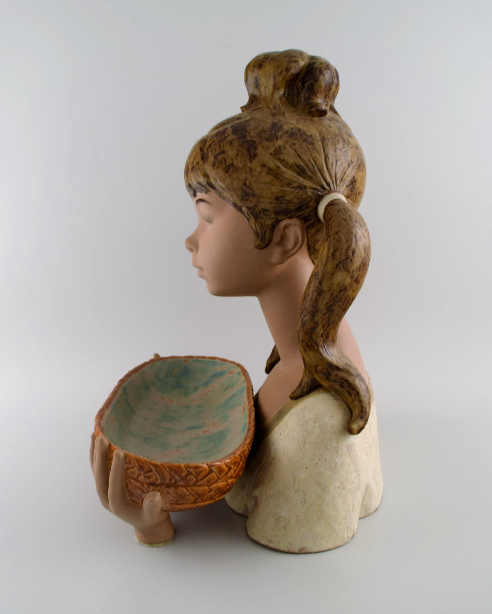 Lladro, Spain. Very large sculpture in glazed ceramics. Girl with bowl. 1970s / 80s. - 5