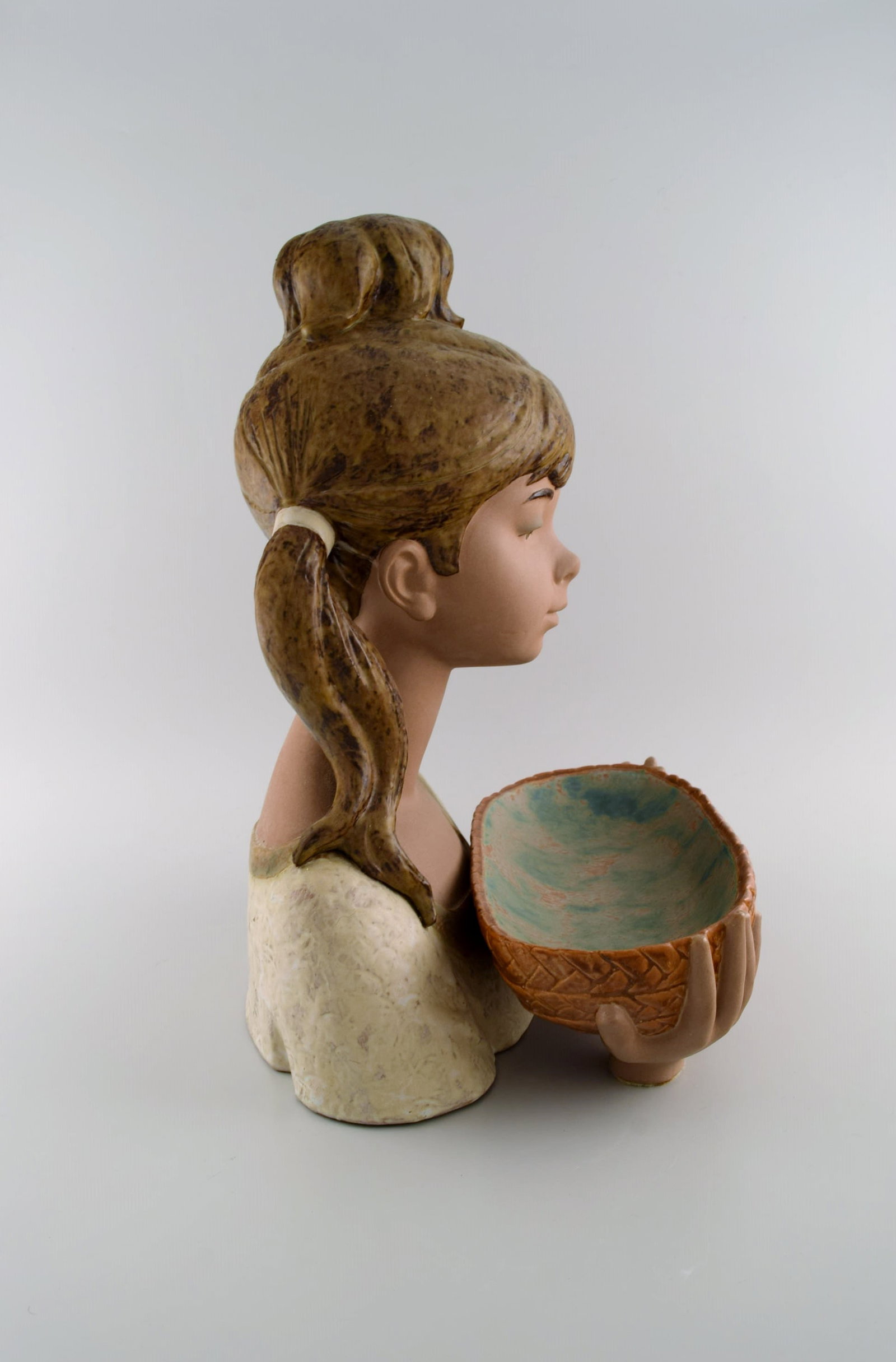 Lladro, Spain. Very large sculpture in glazed ceramics. Girl with bowl. 1970s / 80s. - 7