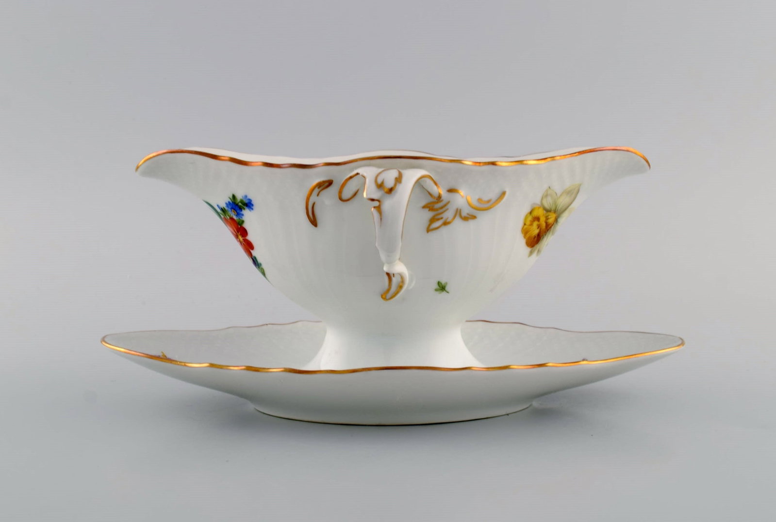 Royal Copenhagen Saxon Flower sauce boat in hand-painted porcelain with flowers and gold decoration. - 2