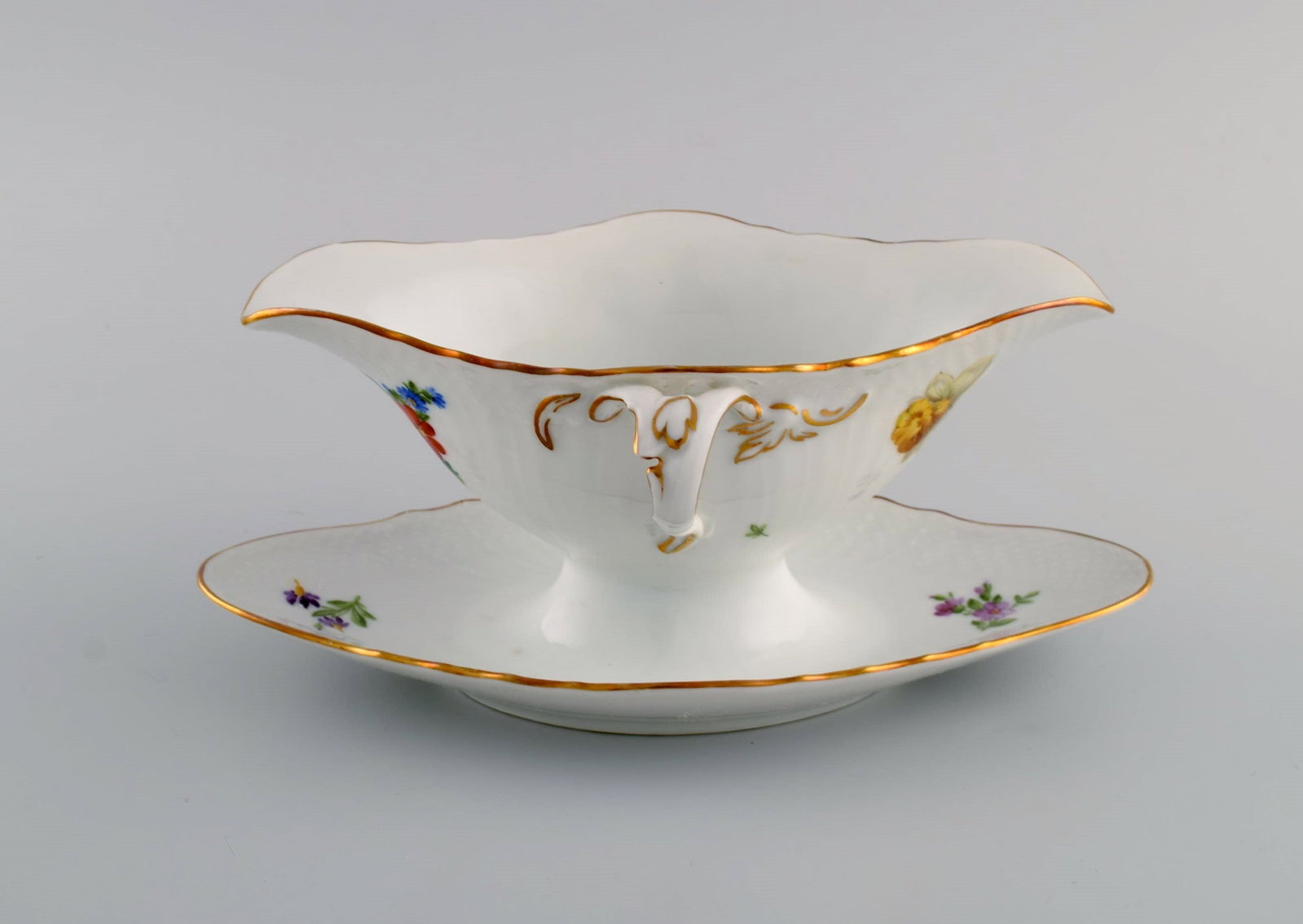Royal Copenhagen Saxon Flower sauce boat in hand-painted porcelain with flowers and gold decoration. - 5