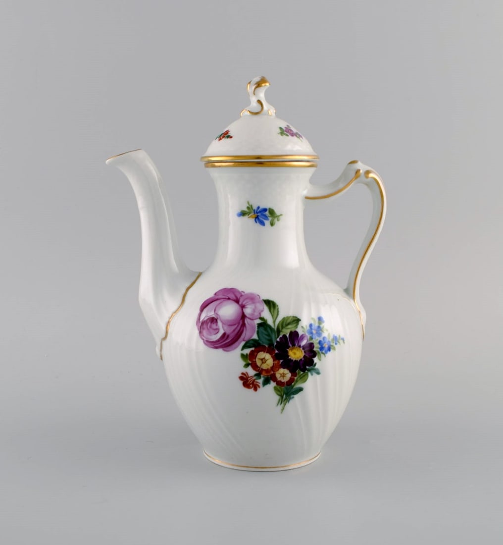 Royal Copenhagen Saxon Flower coffee pot in hand-painted porcelain with flowers and gold decoration.: Title: Royal Copenhagen Saxon Flower coffee pot in hand-painted porcelain with flowers and gold decoration. Model number 493/1517. Dated 1939. Description: Royal Copenhagen Saxon Flower coffee pot in 