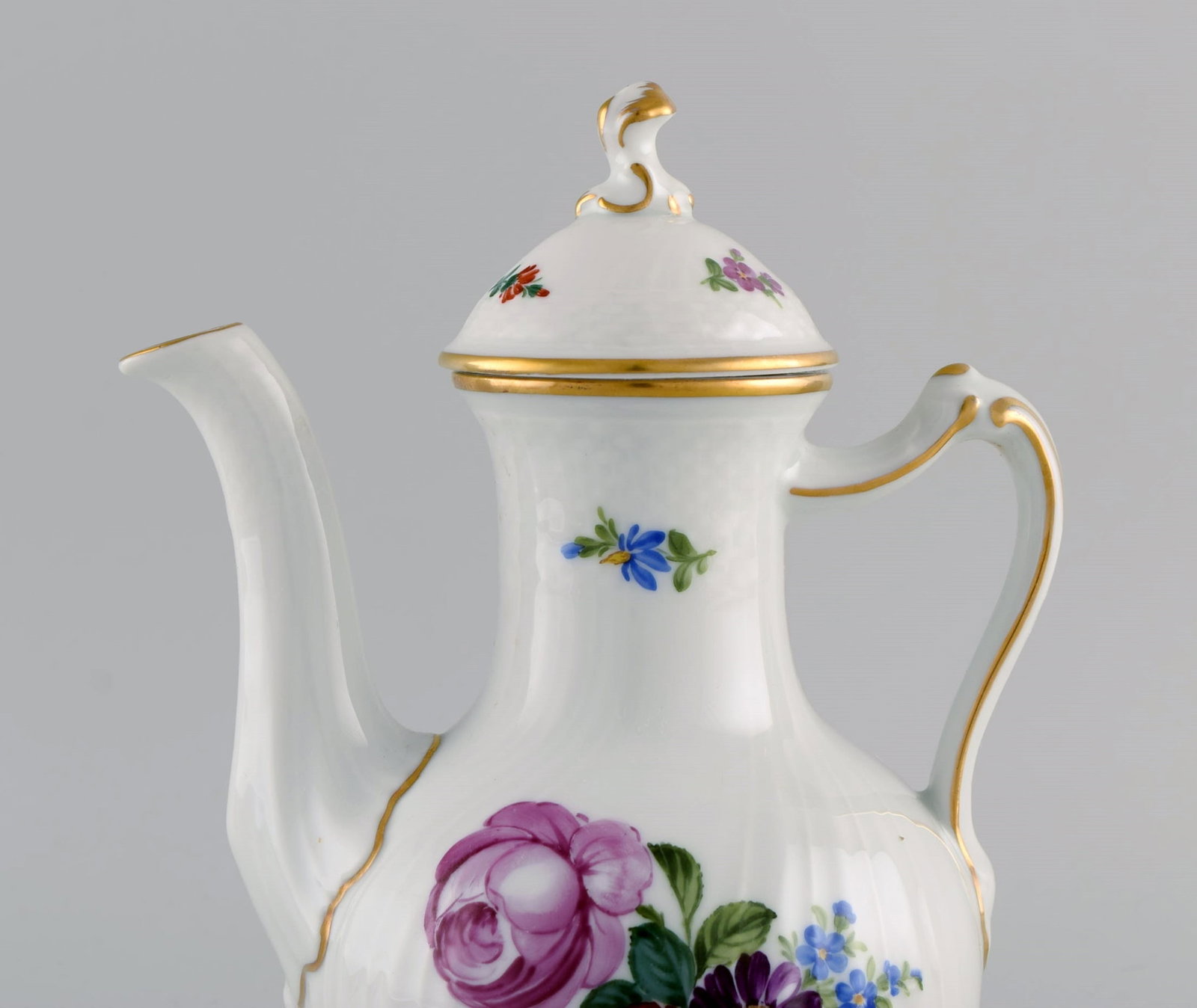 Royal Copenhagen Saxon Flower coffee pot in hand-painted porcelain with flowers and gold decoration. - 3