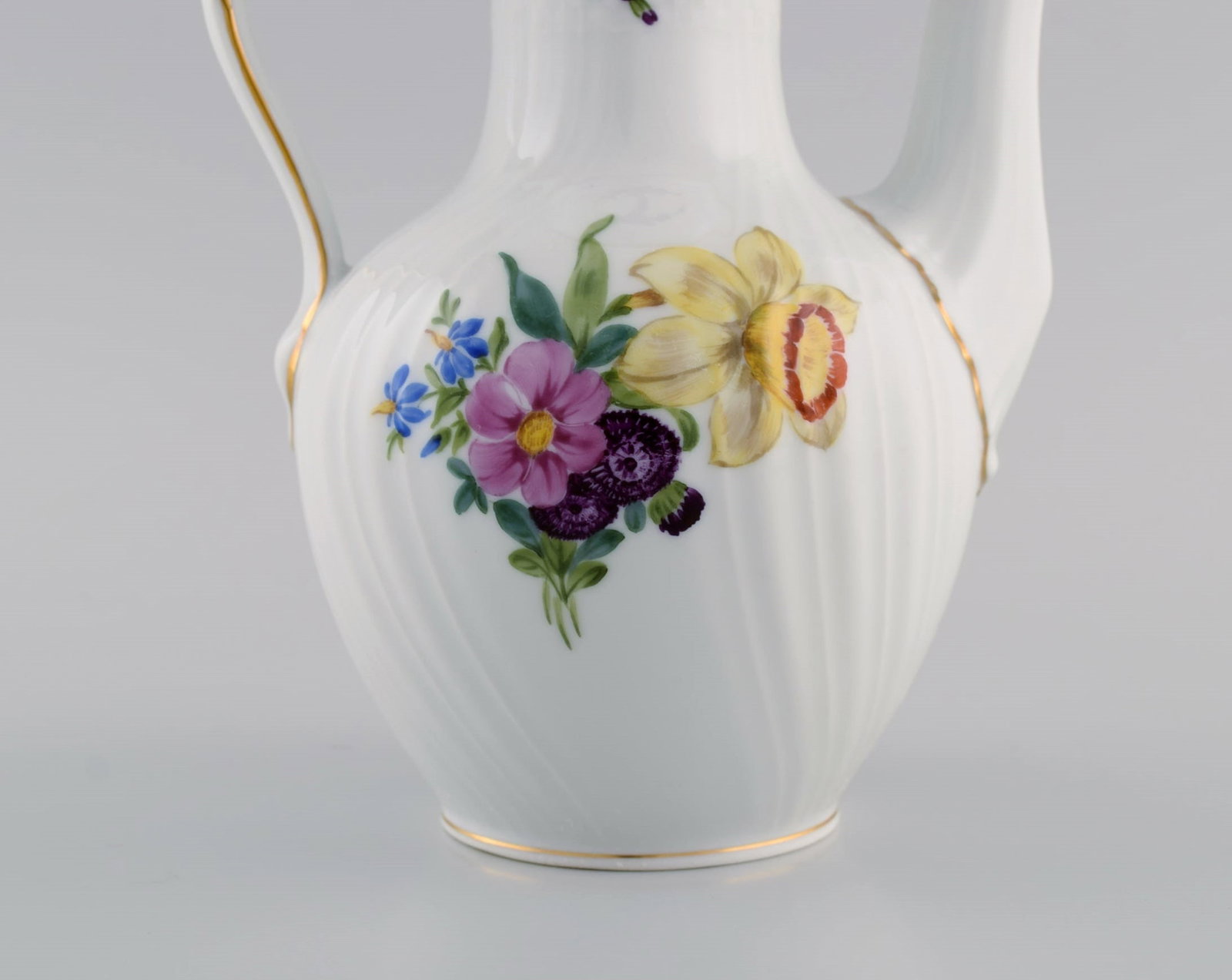 Royal Copenhagen Saxon Flower coffee pot in hand-painted porcelain with flowers and gold decoration. - 5