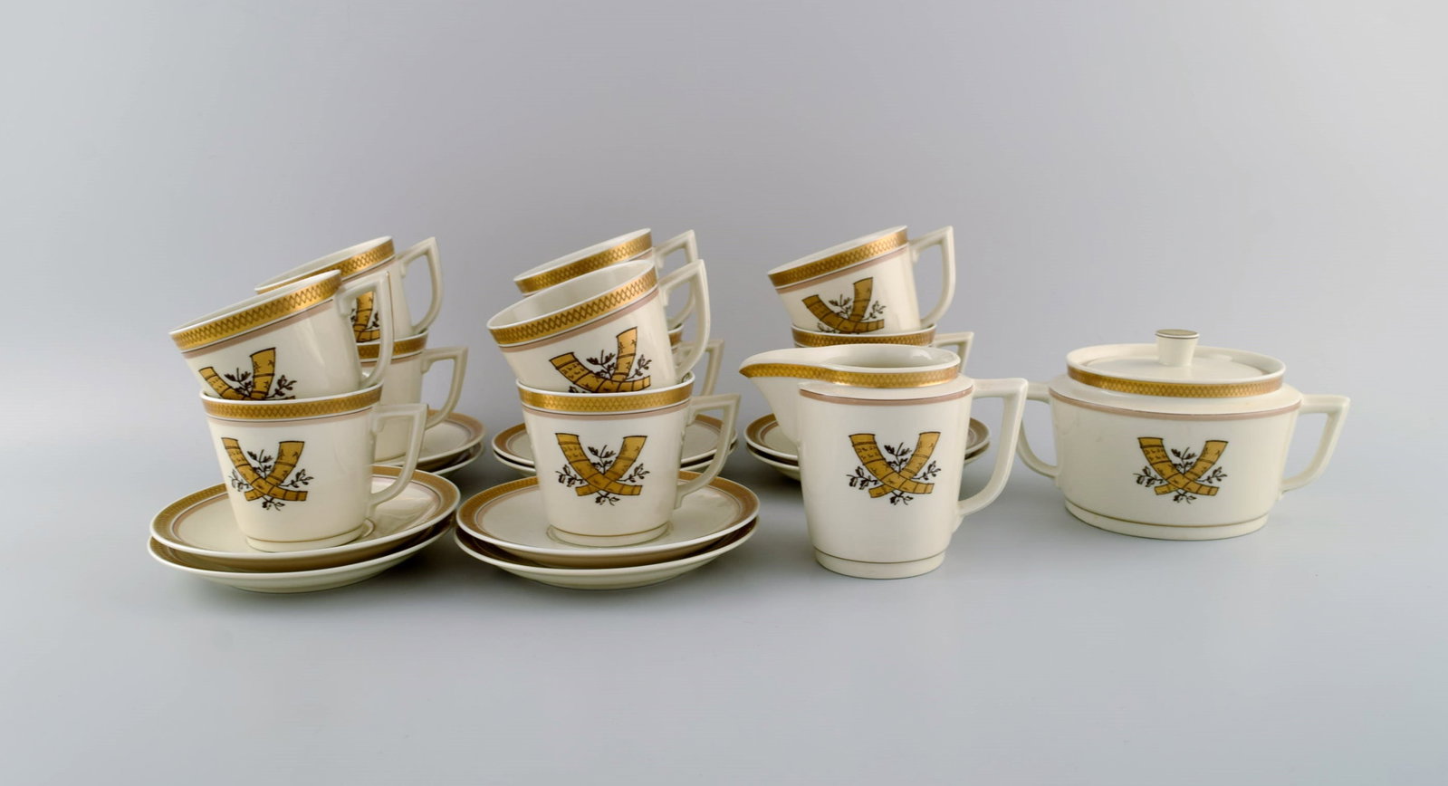 Royal Copenhagen Golden Horns coffee service for 10 people. 1960s.: Title: Royal Copenhagen Golden Horns coffee service for 10 people. 1960s. Description: Royal Copenhagen Golden Horns coffee service for 10 people. 1960s. Consisting of 10 coffee cups with saucers, sug