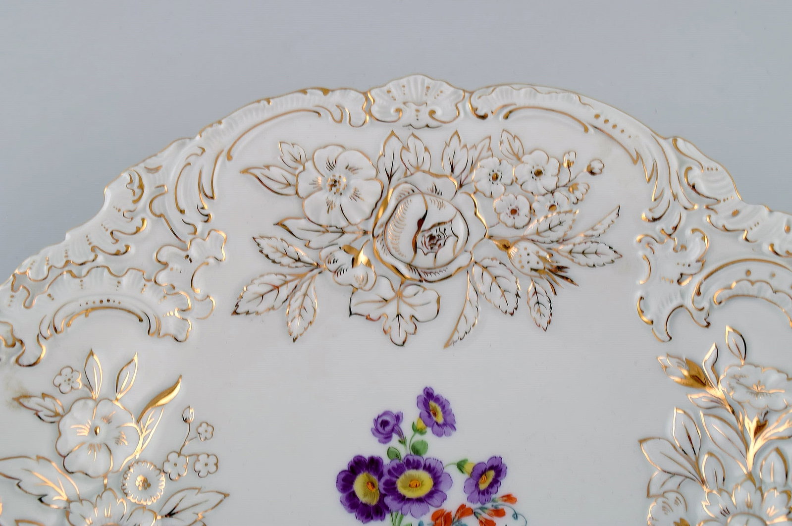 Antique Meissen porcelain bowl with hand-painted flowers and gold decoration. Early 20th century. - 4