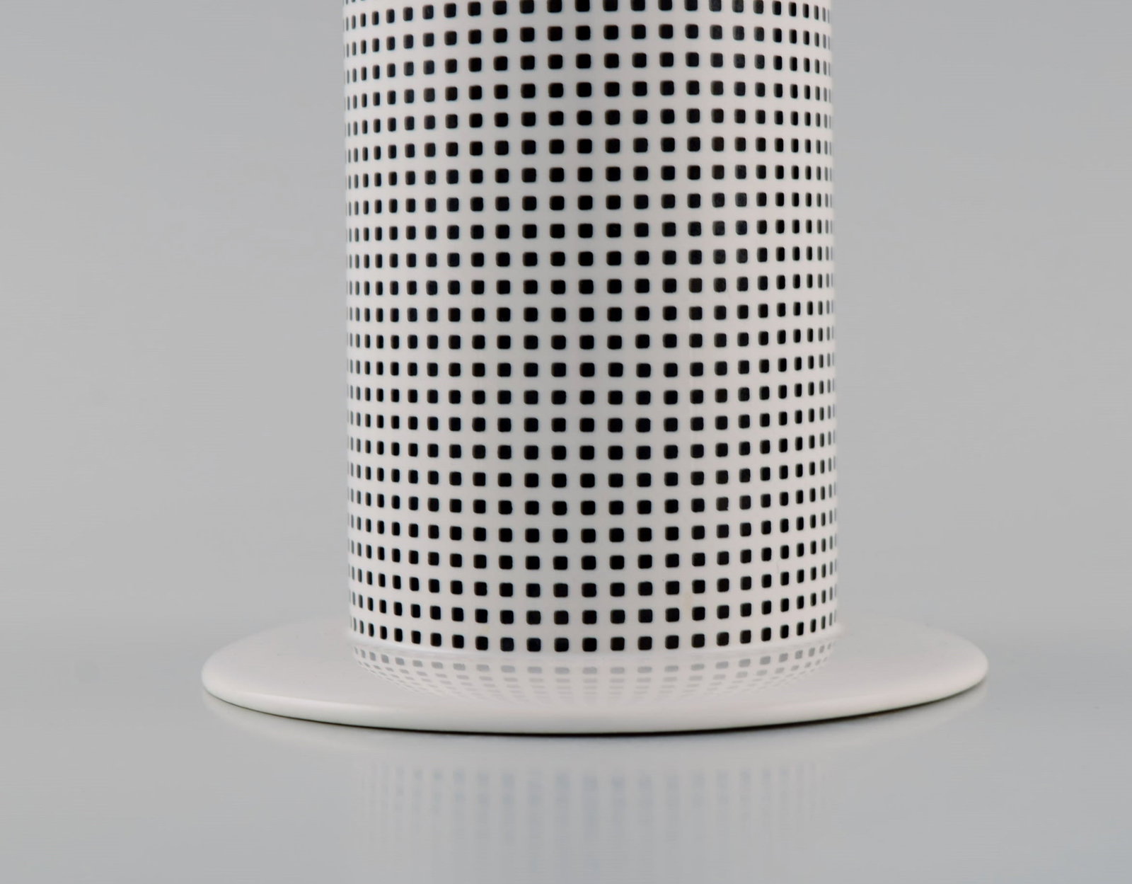 Heide Warlamis for Vienna Collection. Porcelain lidded jar. Austria, 1980s. - 4
