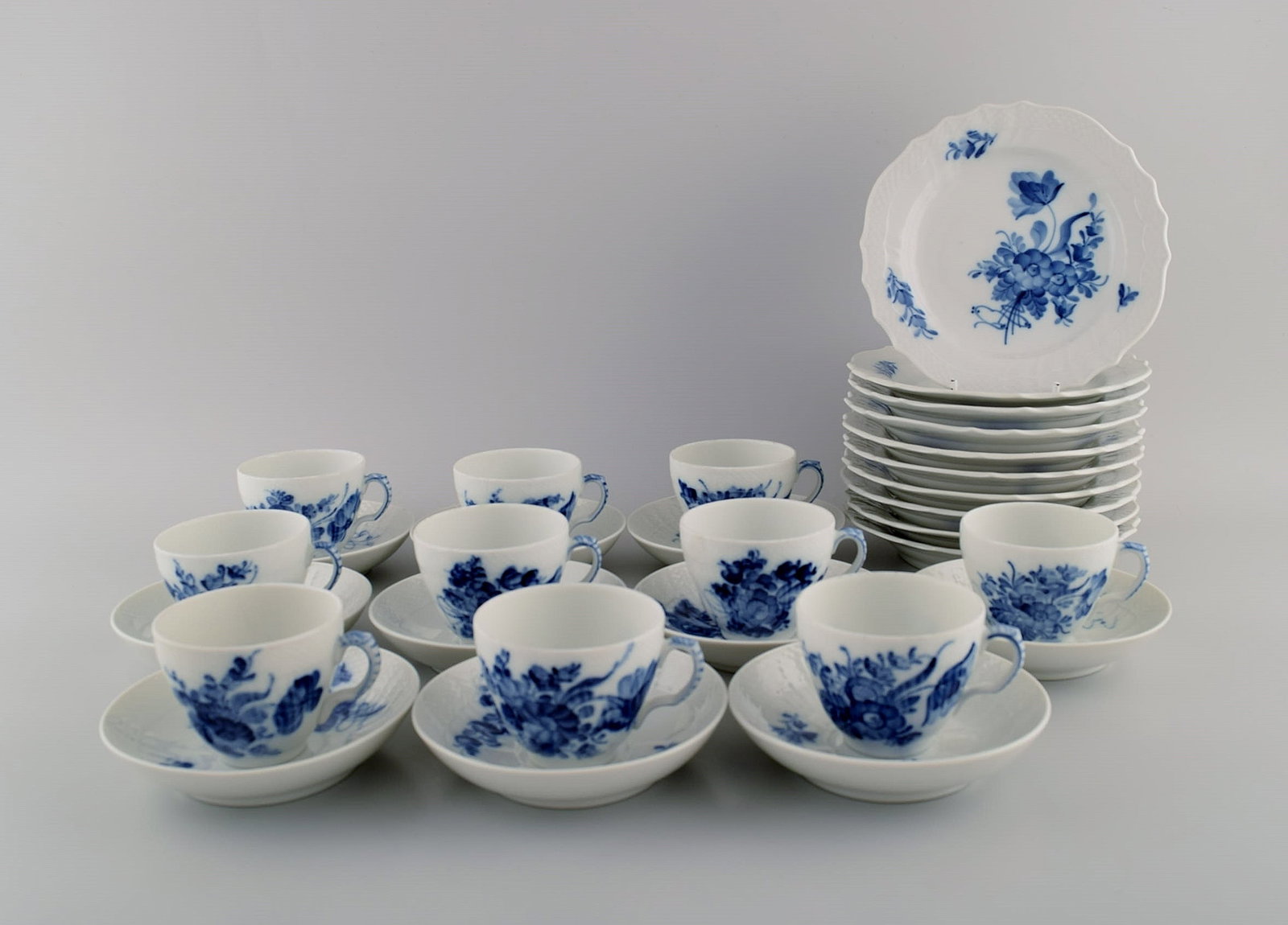 Royal Copenhagen Blue Flower Curved coffee service for ten people. 1980s. Model number 10/1549. (1 of 8)