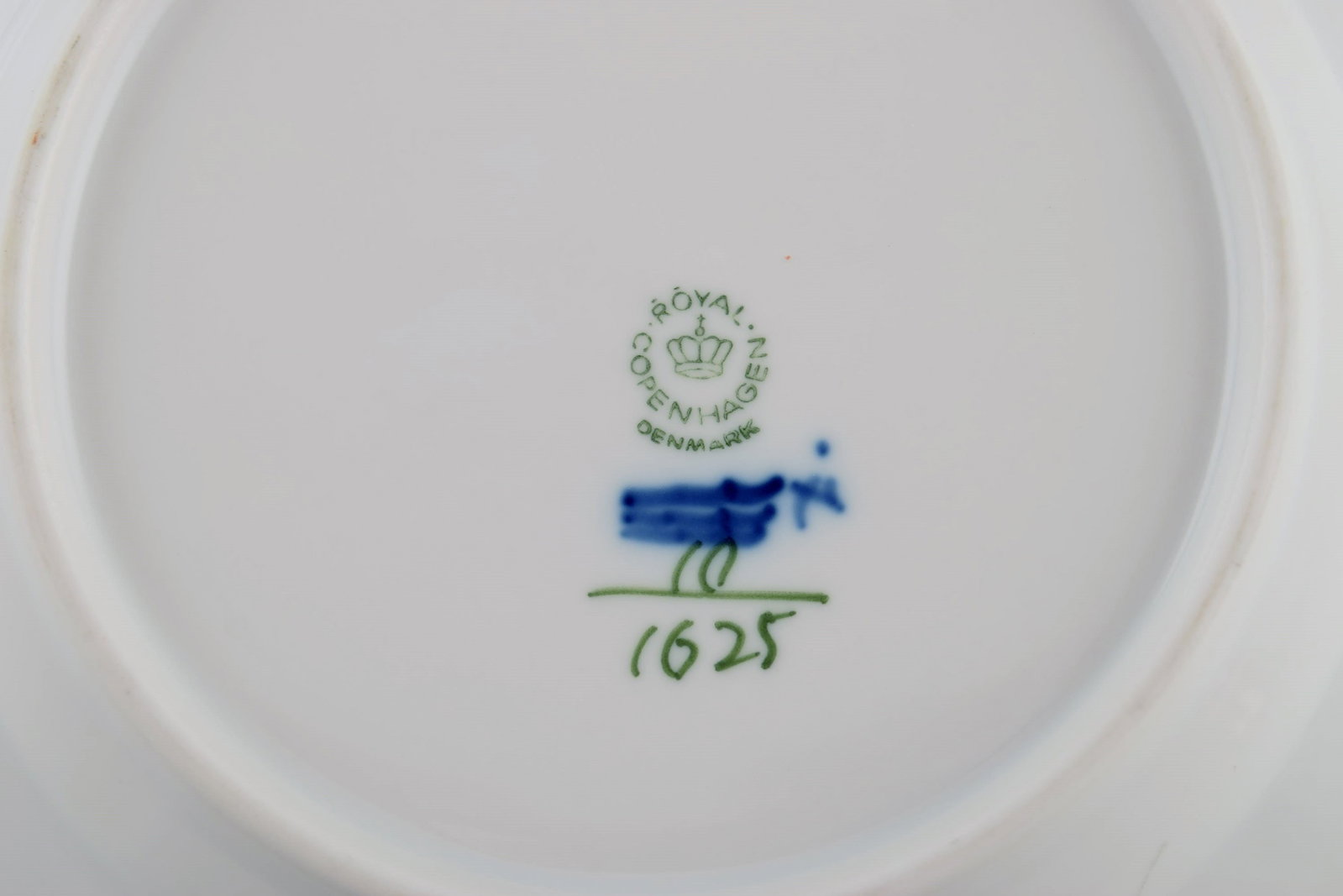 Royal Copenhagen Blue Flower Curved coffee service for ten people. 1980s. Model number 10/1549. - 7