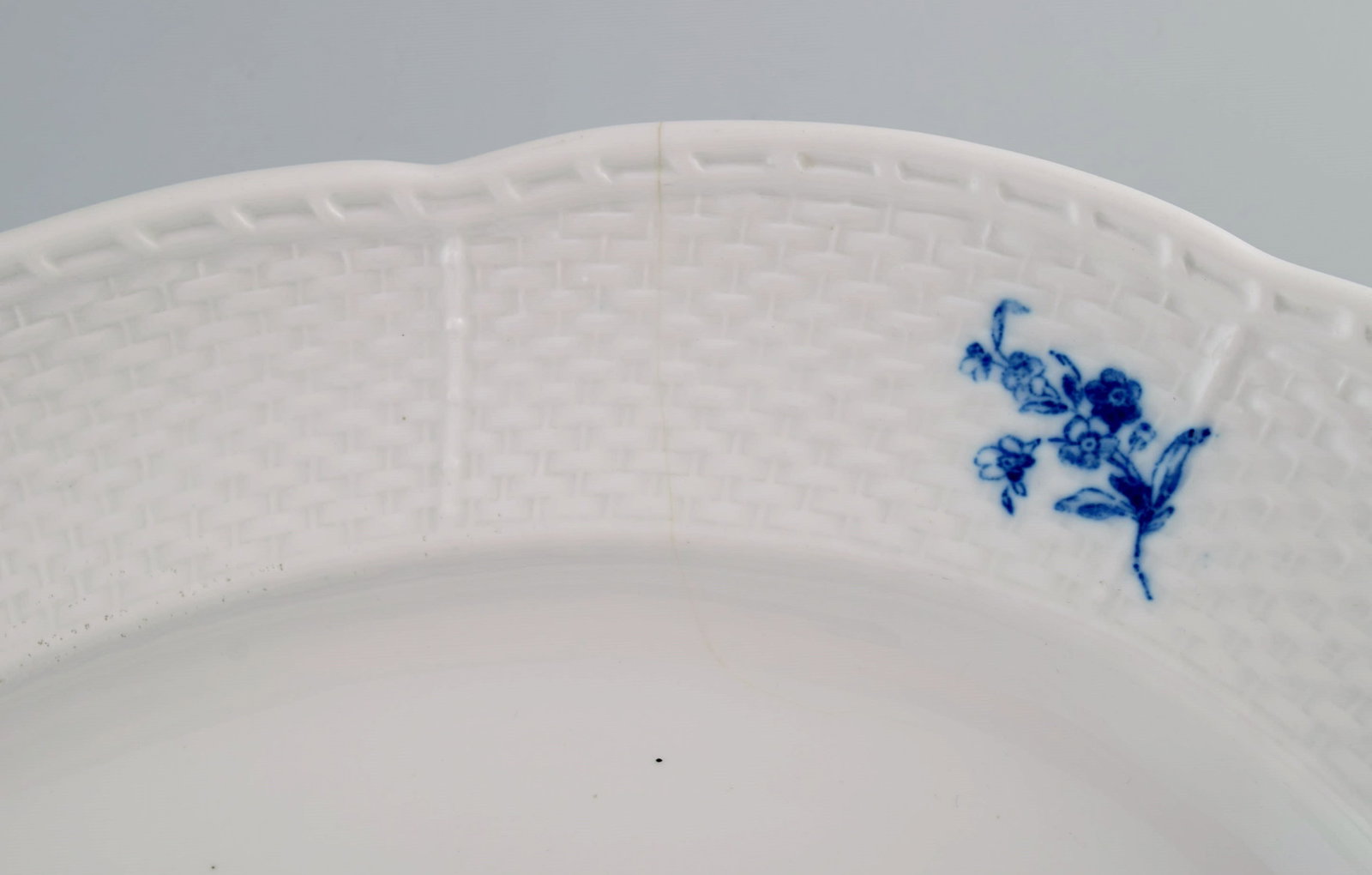 Large Meissen serving dish in hand-painted porcelain. Early 20th century. - 6