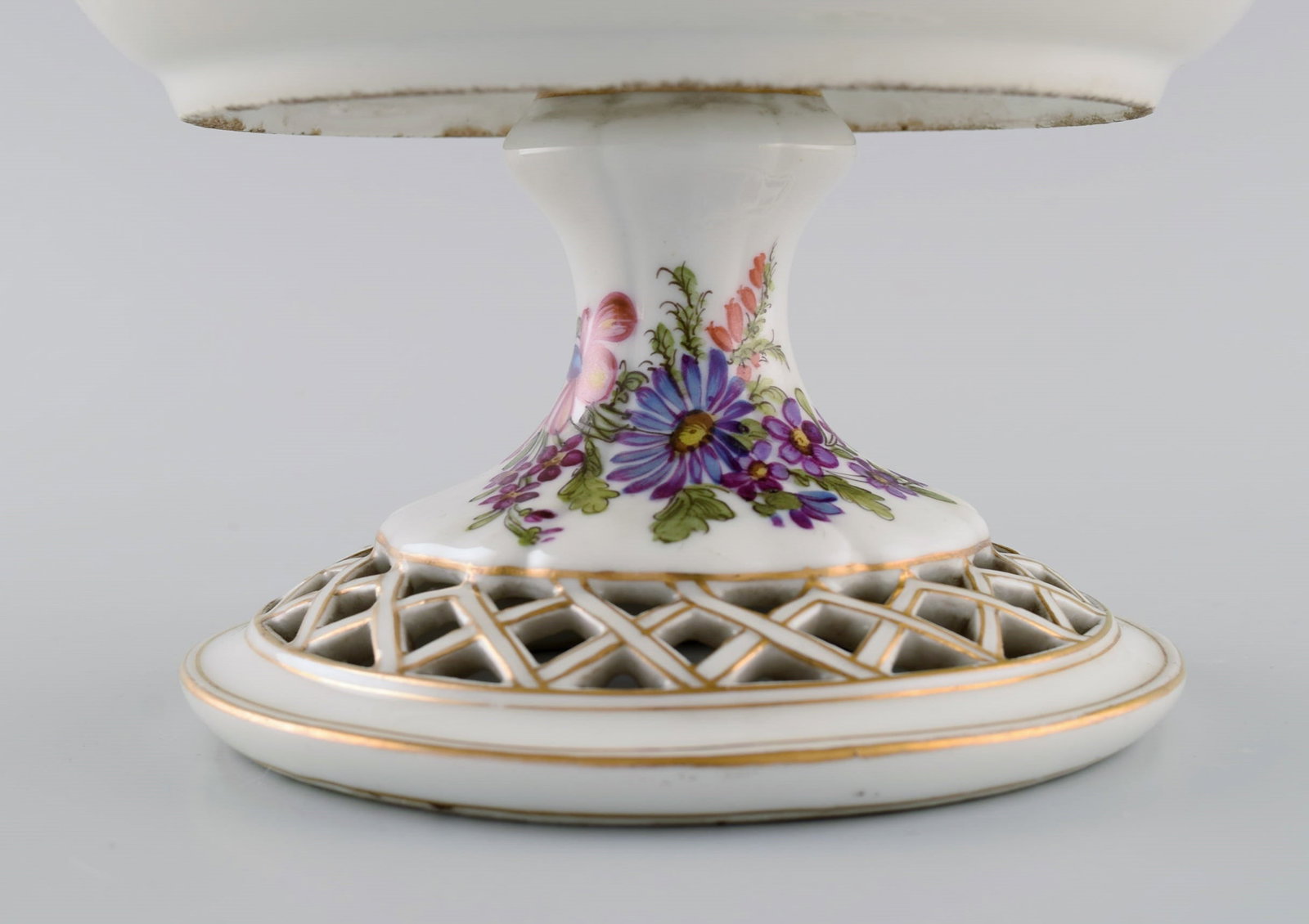 Antique Meissen compote in openwork porcelain with hand-painted flowers, insects and gold - 4