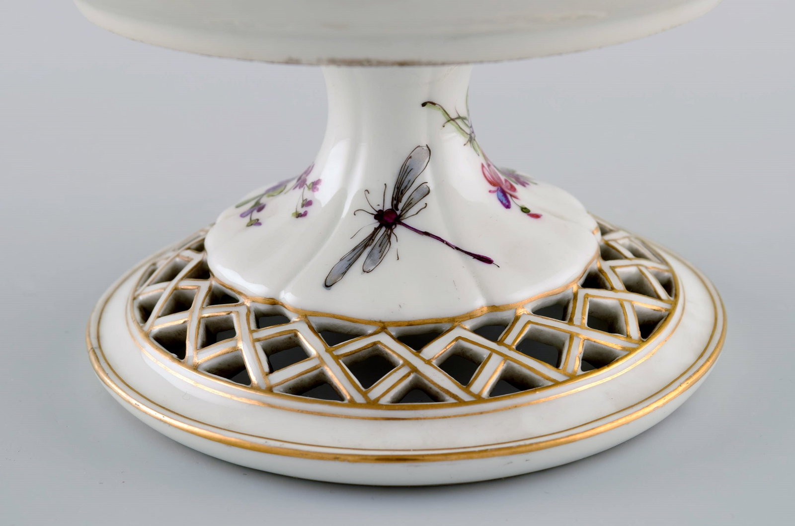 Antique Meissen compote in openwork porcelain with hand-painted flowers, insects and gold - 7