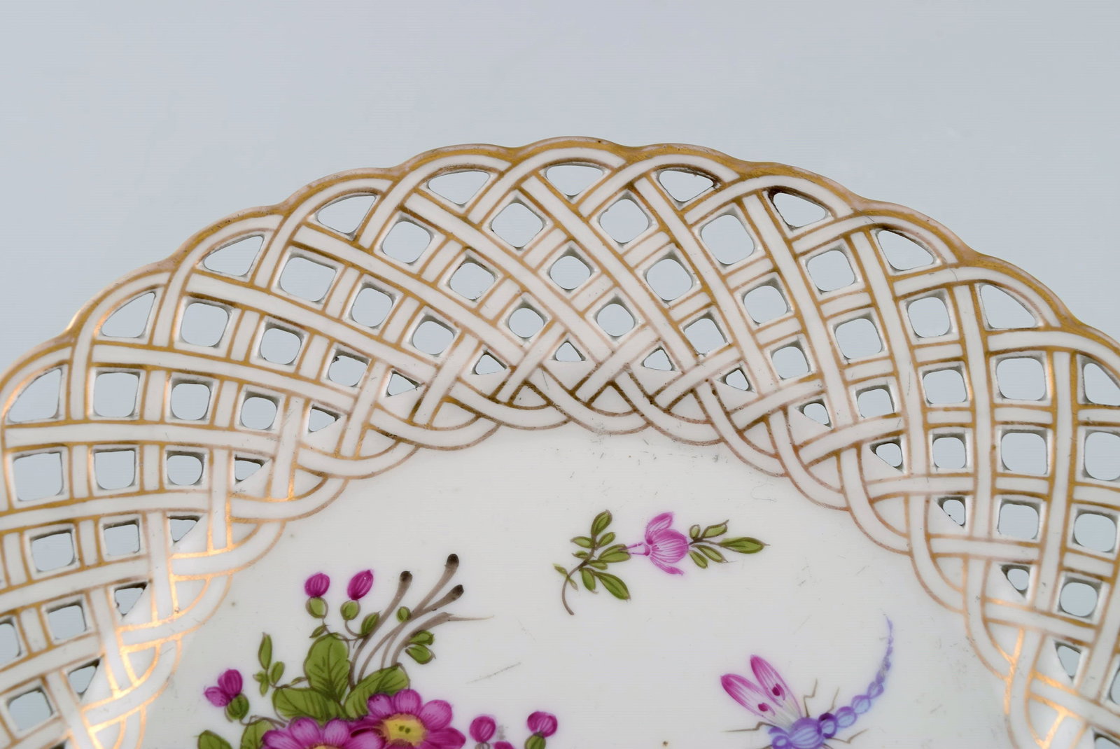 Antique Meissen compote in openwork porcelain with hand-painted flowers, insects and gold - 8