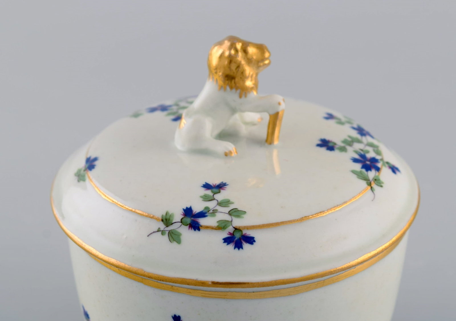 Antique German sugar bowl in hand-painted porcelain with flowers and gold edges. Lid knob modeled as - 5