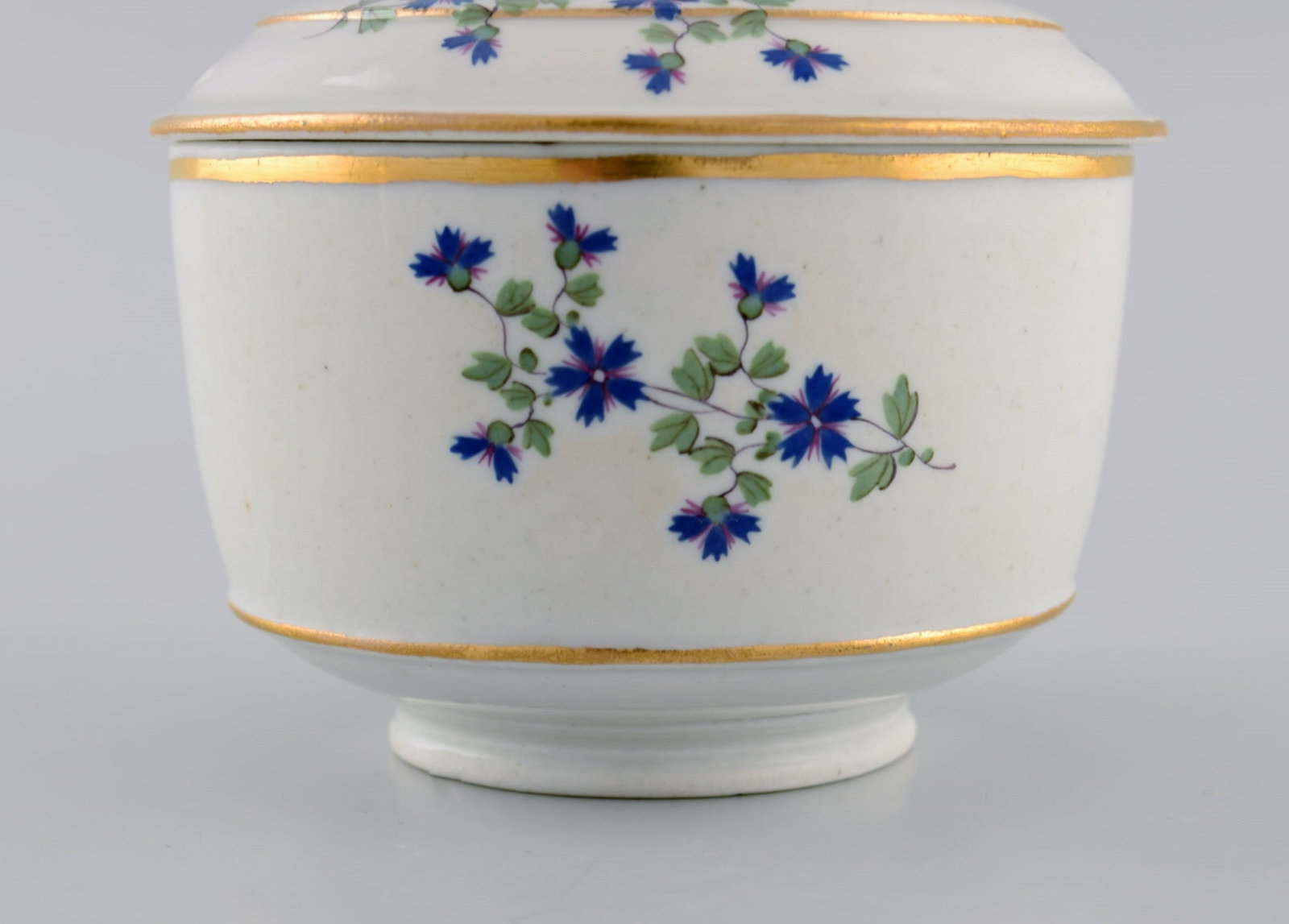 Antique German sugar bowl in hand-painted porcelain with flowers and gold edges. Lid knob modeled as - 6