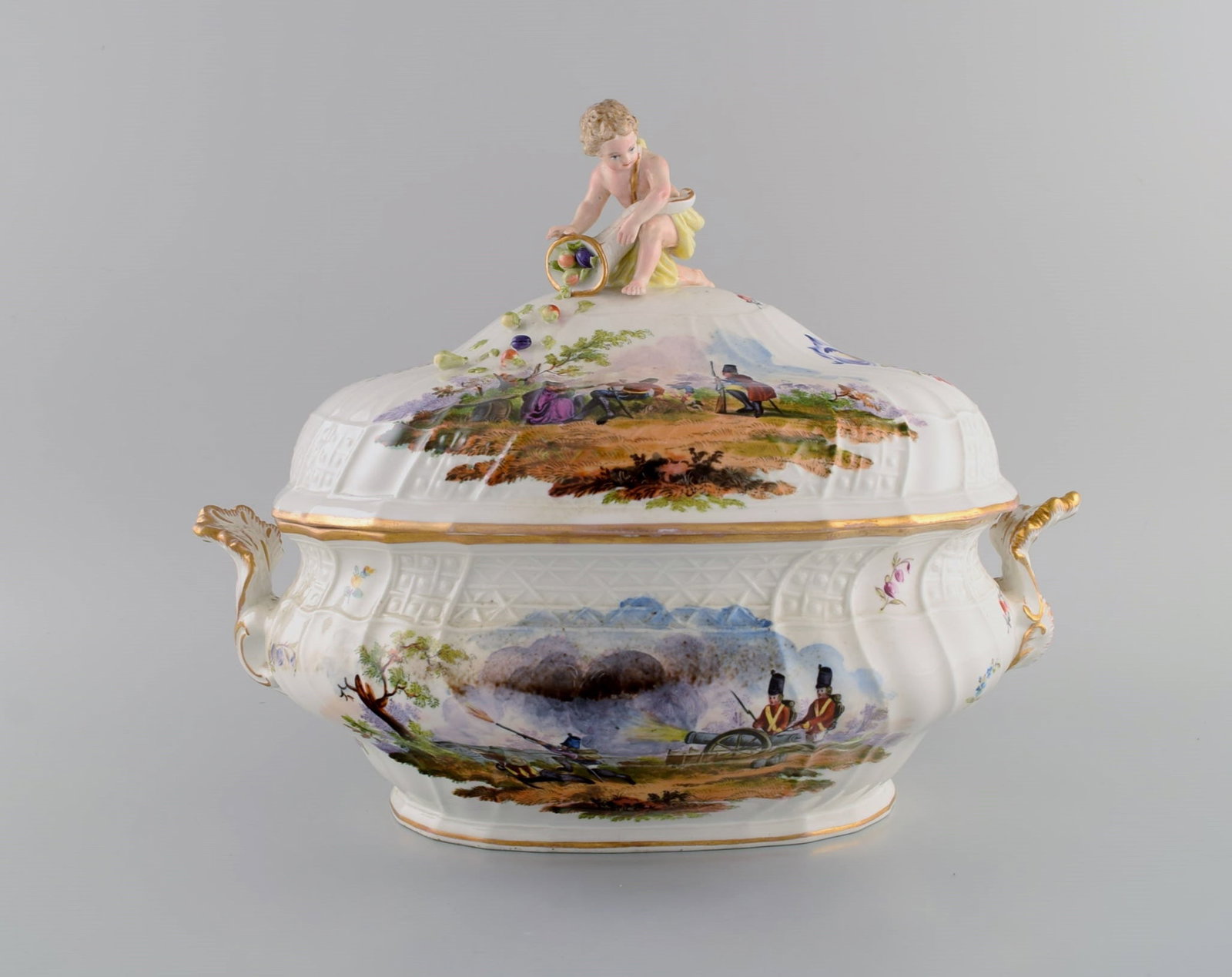 Large antique Meissen lidded tureen in hand-painted porcelain. Military scenes and putti with (1 of 9)