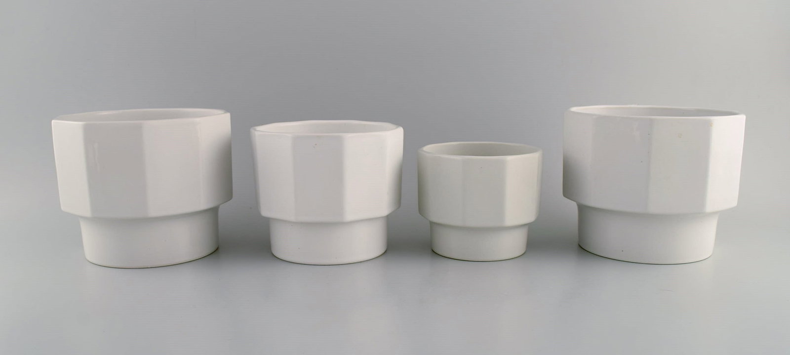 Erix Hennix for Gustavsberg. Three Plantina flower pots in glazed porcelain. 1970s. - 2
