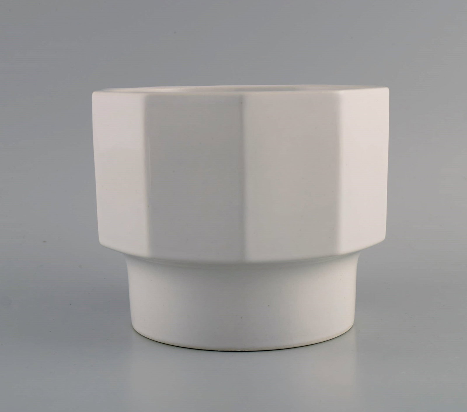 Erix Hennix for Gustavsberg. Three Plantina flower pots in glazed porcelain. 1970s. - 4